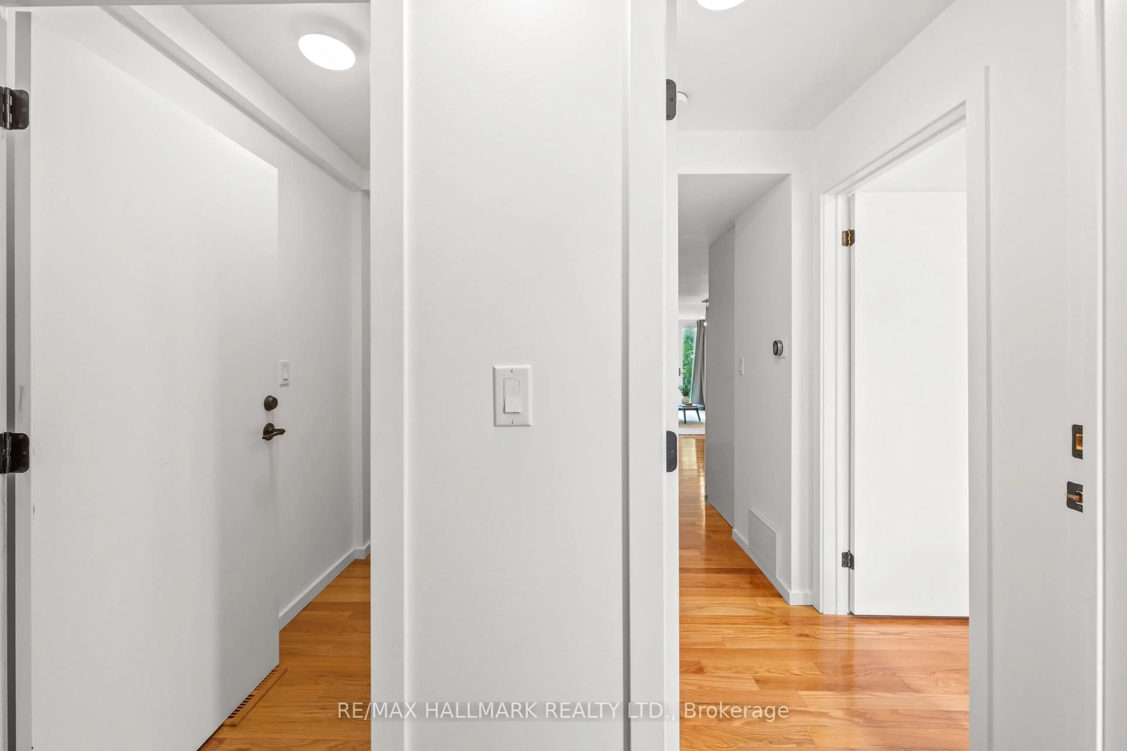 Indoor entryway for 92 Chisholm Ave, Toronto Ontario M4C 4V5
