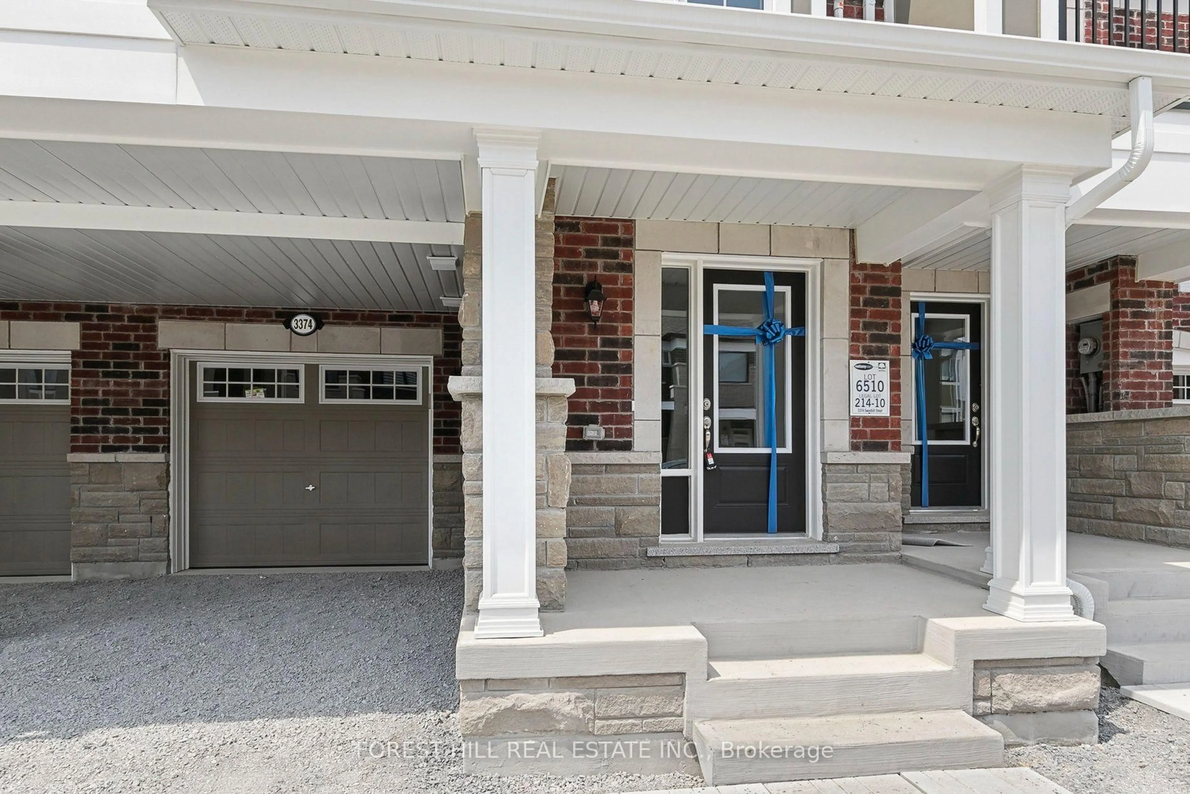 Indoor entryway for 3374 Swordbill St, Pickering Ontario L1X 0N1