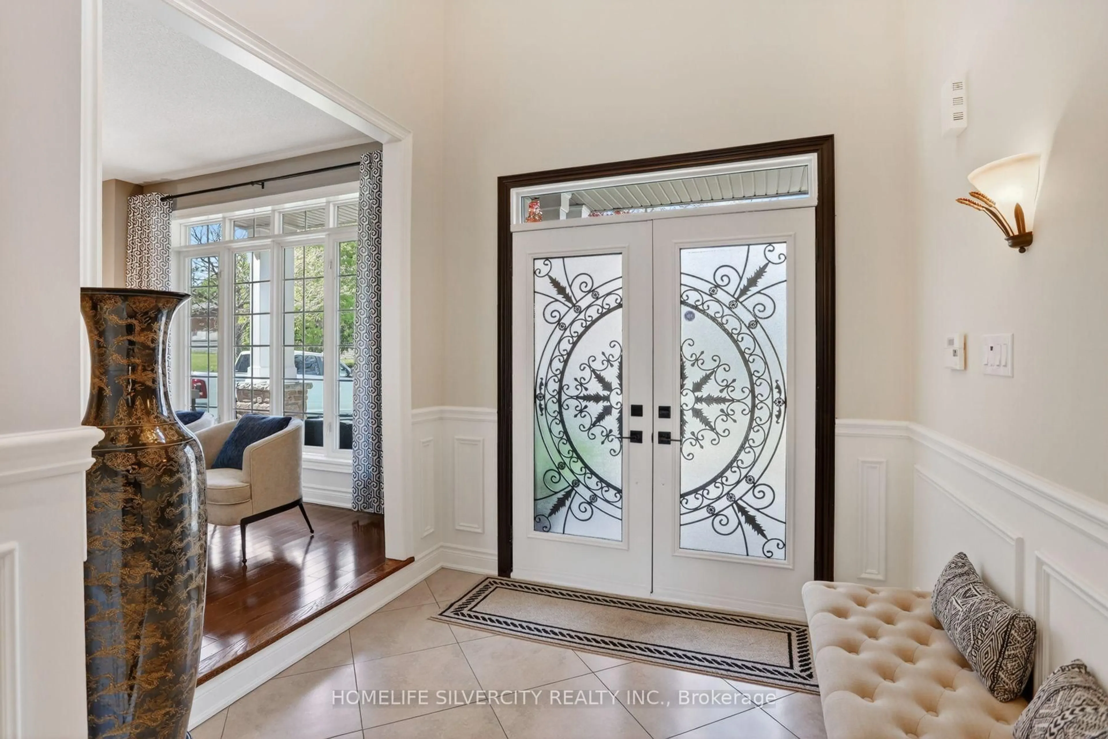 Indoor entryway for 593 Maitland Dr, Pickering Ontario L1W 3T6
