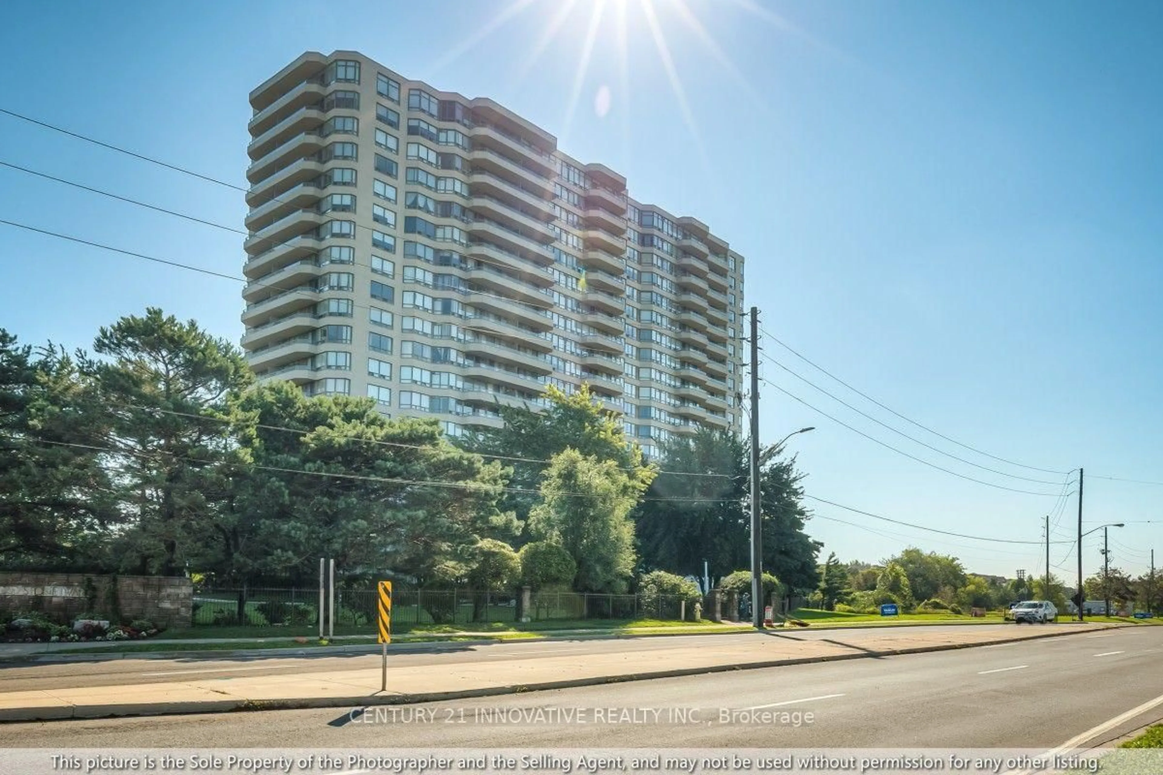 A pic from outside/outdoor area/front of a property/back of a property/a pic from drone, street for 1 Greystone Walk Dr #1286, Toronto Ontario M1K 5J3