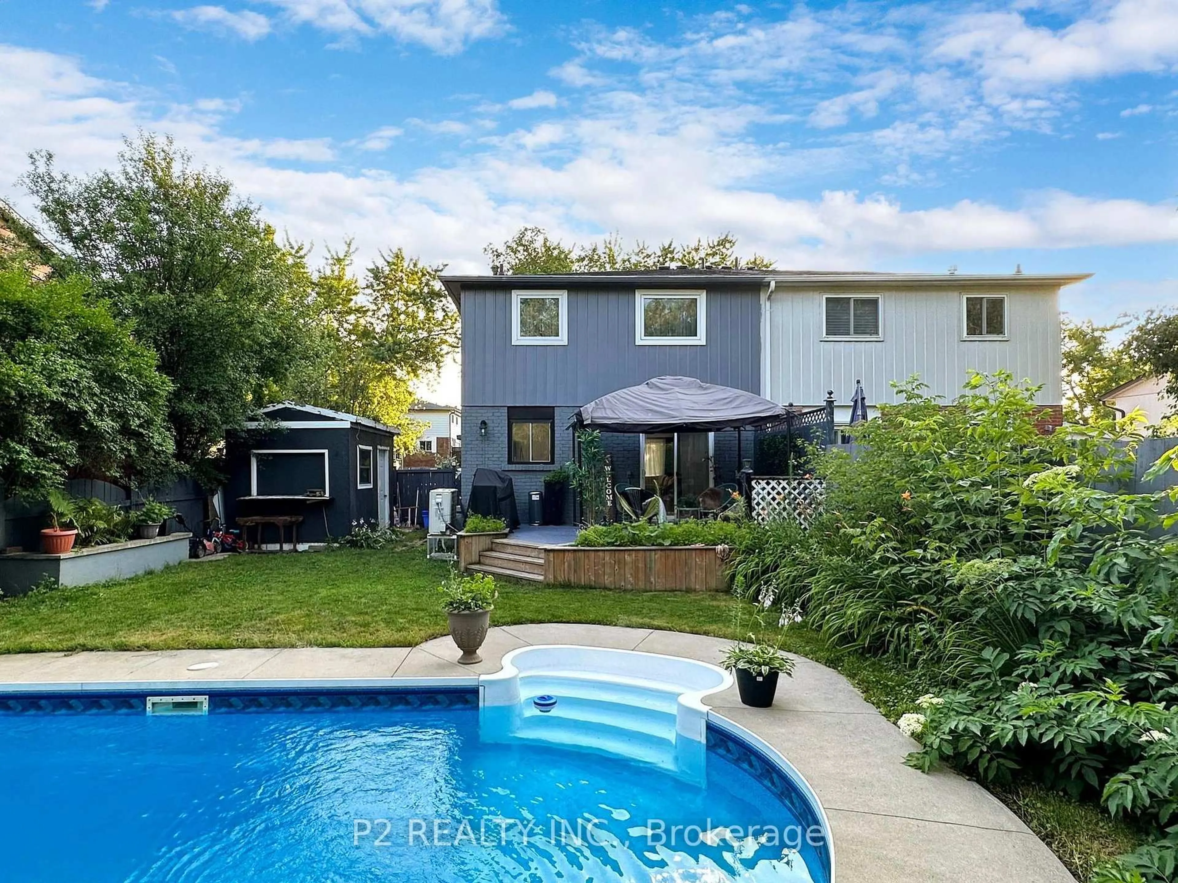 A pic from outside/outdoor area/front of a property/back of a property/a pic from drone, unknown for 411 Rosedale Dr, Whitby Ontario L1N 1Z5