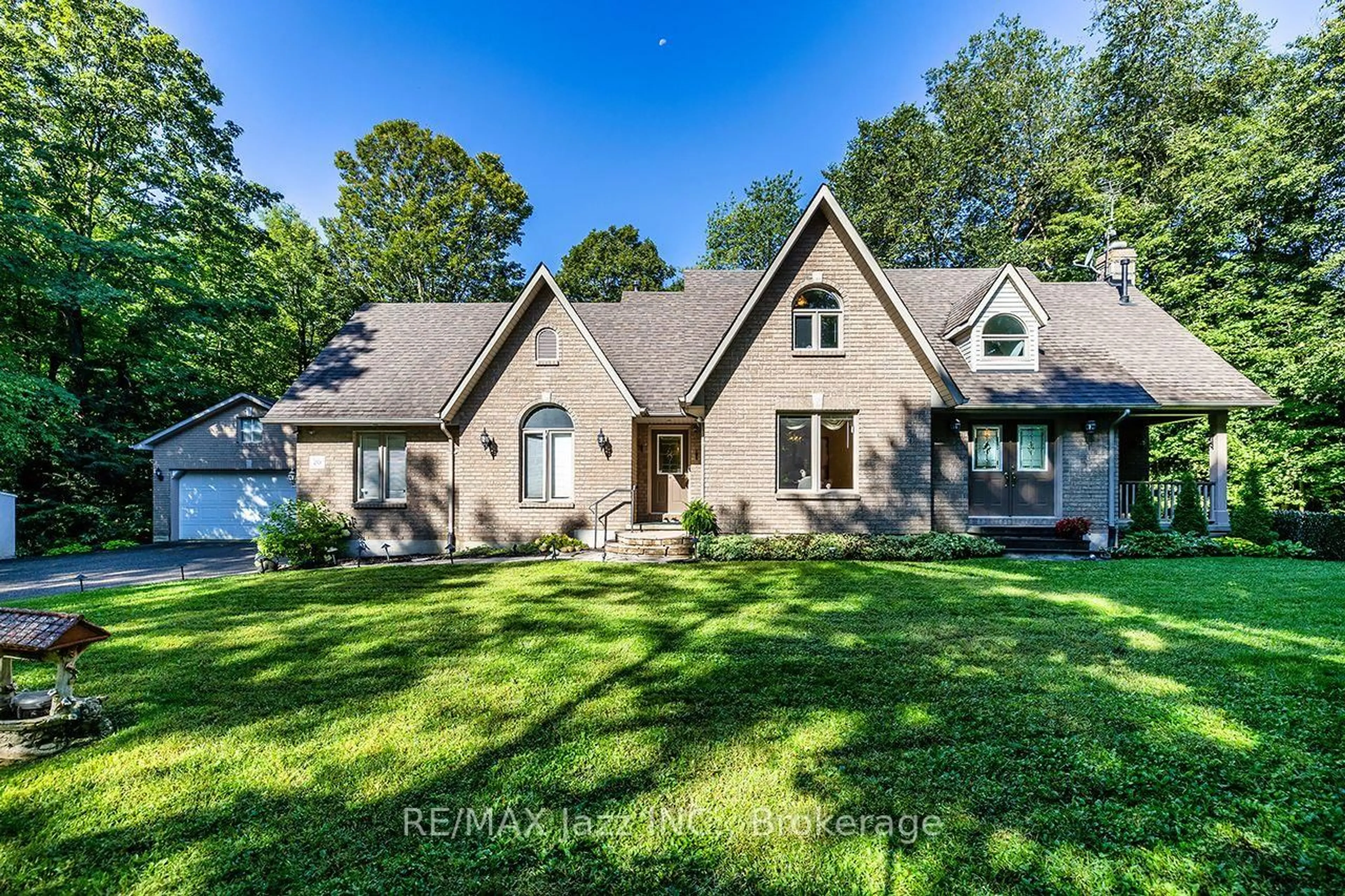 Home with brick exterior material, water/lake/river/ocean view for 20 Timberlane Crt, Clarington Ontario L1E 2H1