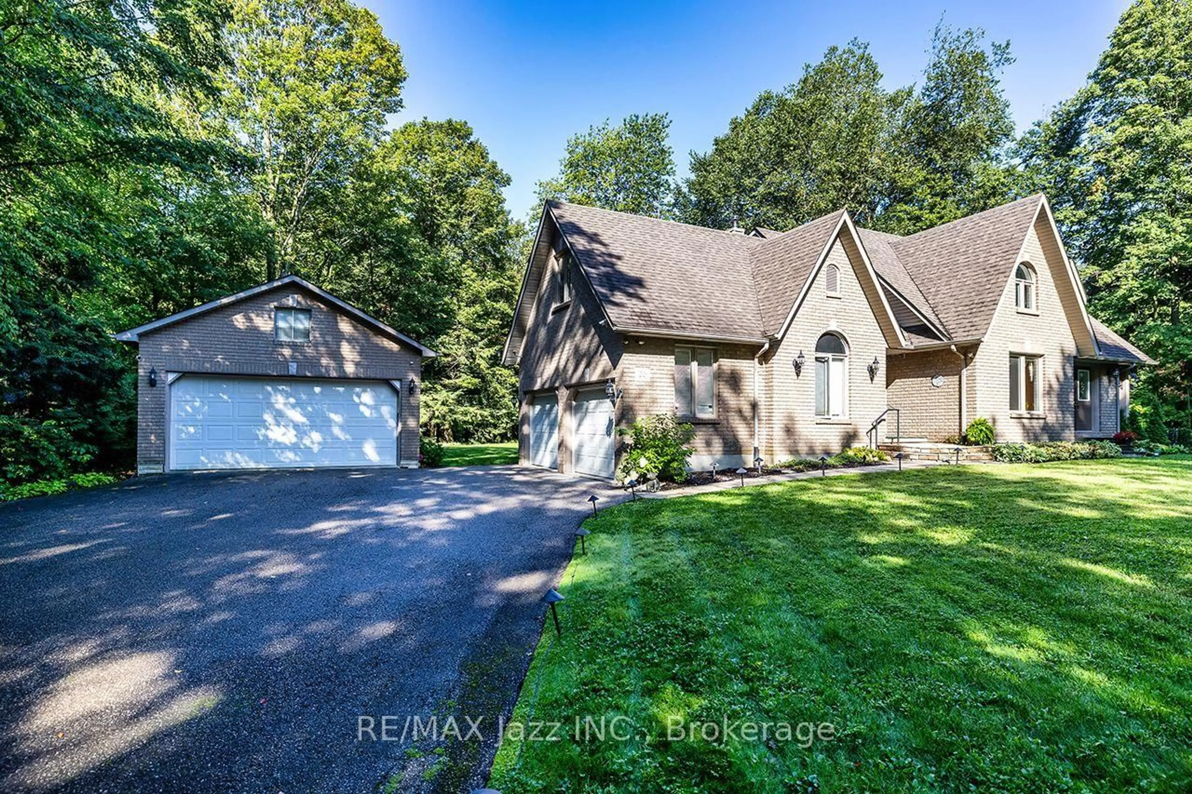 A pic from outside/outdoor area/front of a property/back of a property/a pic from drone, unknown for 20 Timberlane Crt, Clarington Ontario L1E 2H1