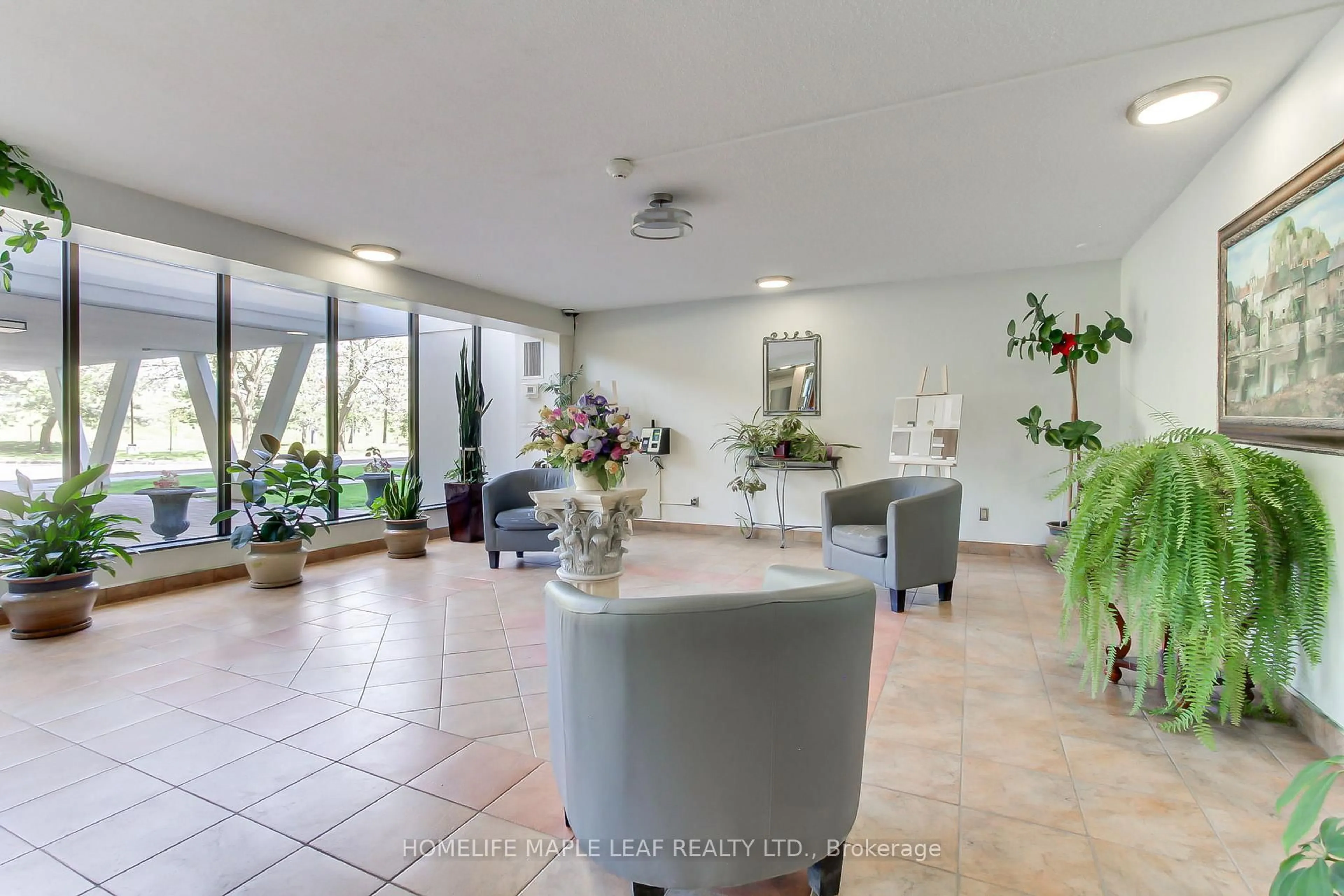 Indoor foyer for 301 Prudential Dr #309, Toronto Ontario M1P 4V3