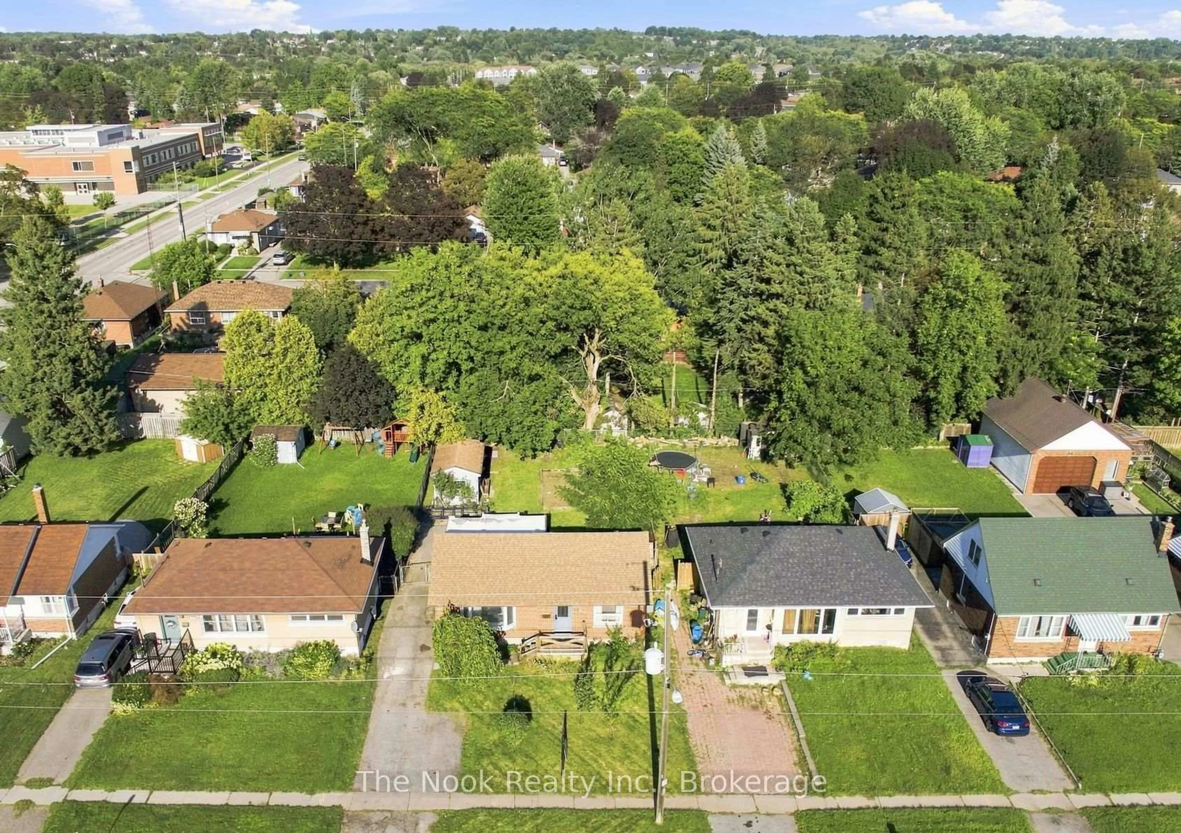 A pic from outside/outdoor area/front of a property/back of a property/a pic from drone, street for 257 Wilson Rd, Oshawa Ontario L1H 6C4