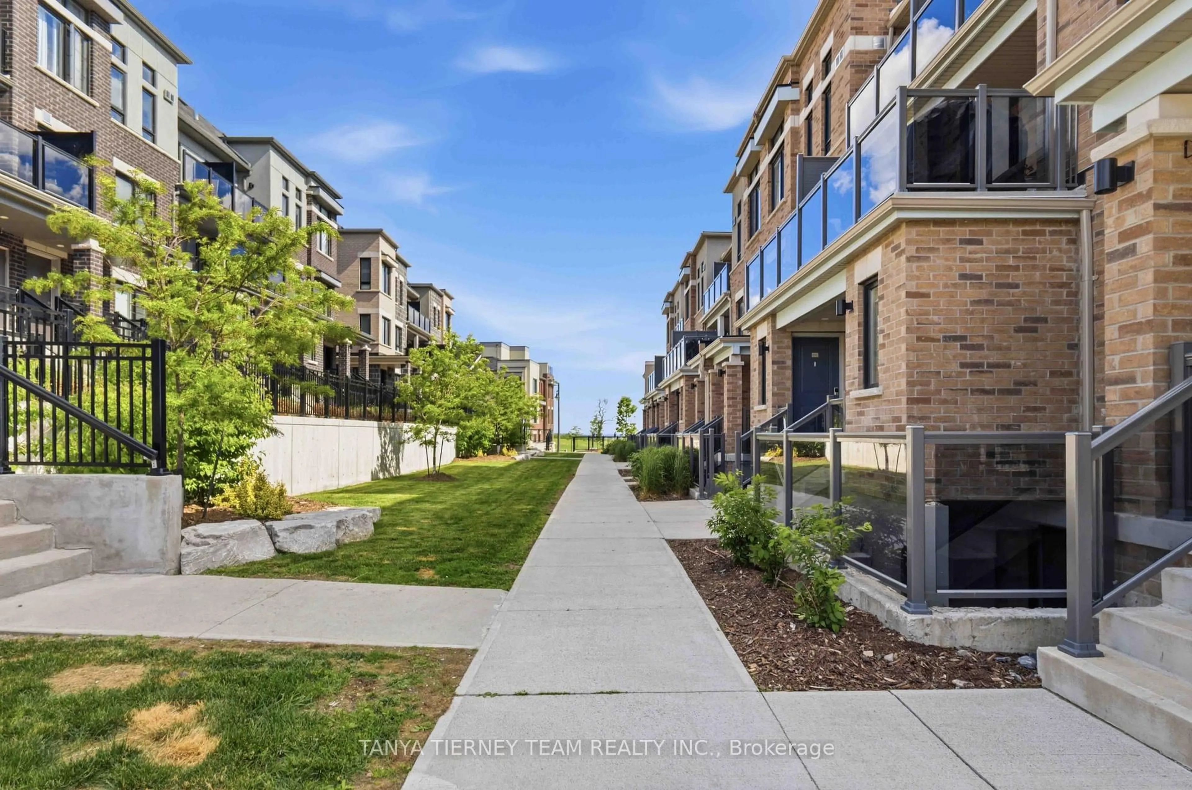 Patio, street for 37c Lookout Dr, Clarington Ontario L1C 7G1