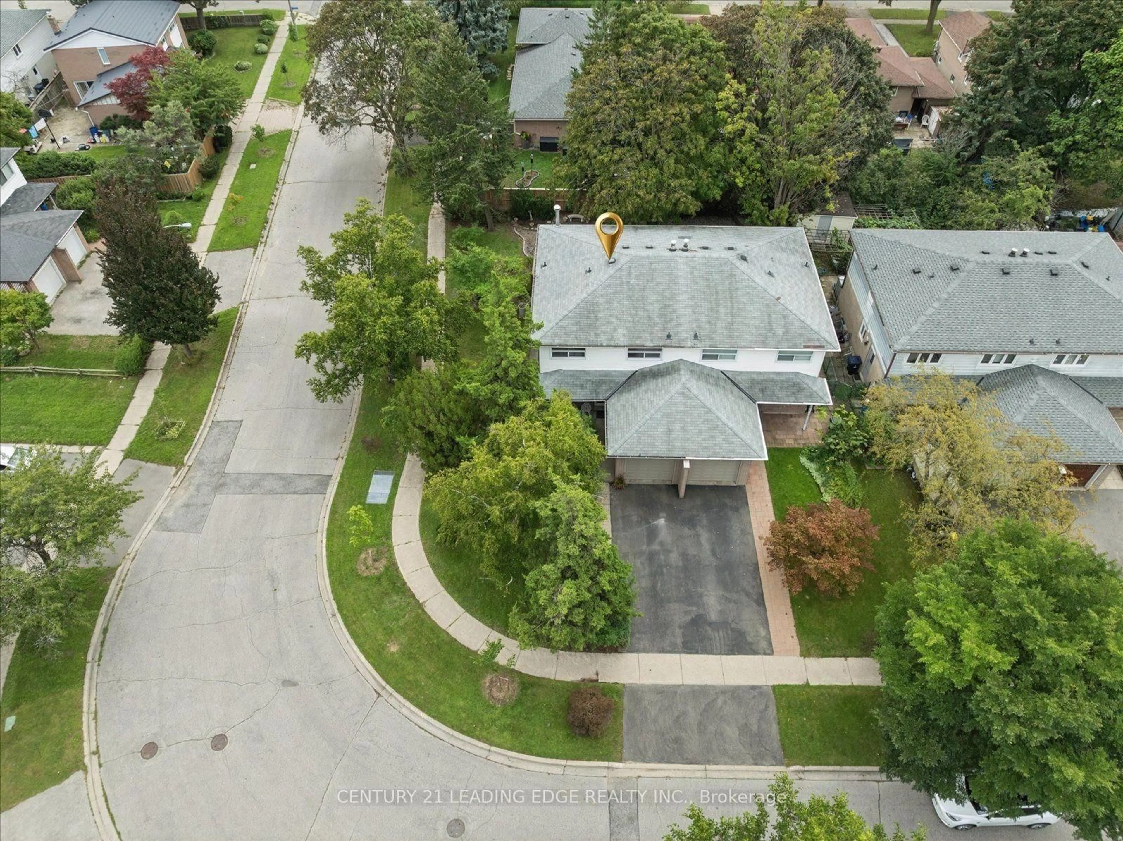 A pic from outside/outdoor area/front of a property/back of a property/a pic from drone, street for 91 Glenstroke Dr, Toronto Ontario M1S 3A1