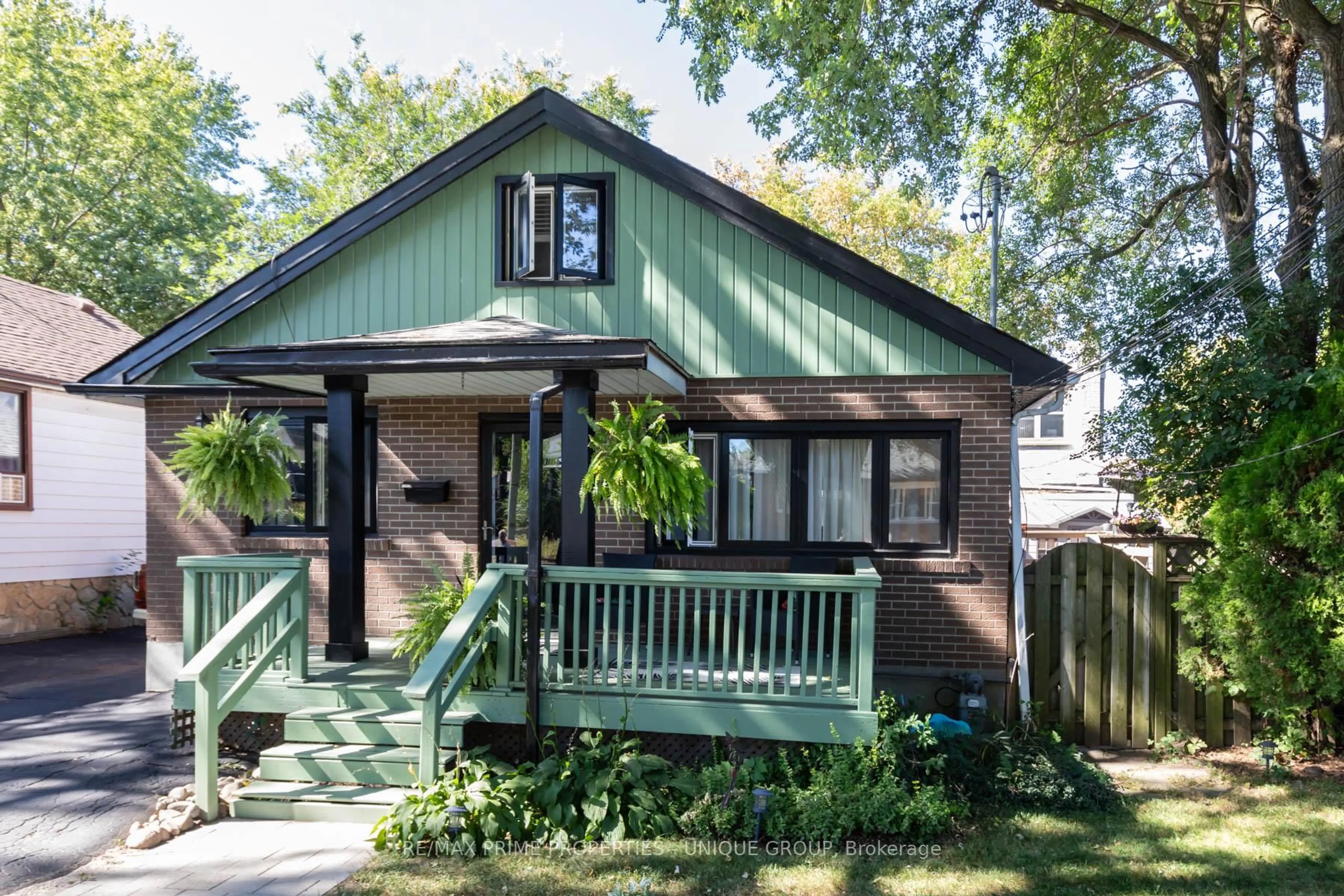 Home with vinyl exterior material, street for 40 Jeavons Ave, Toronto Ontario M1K 1S8