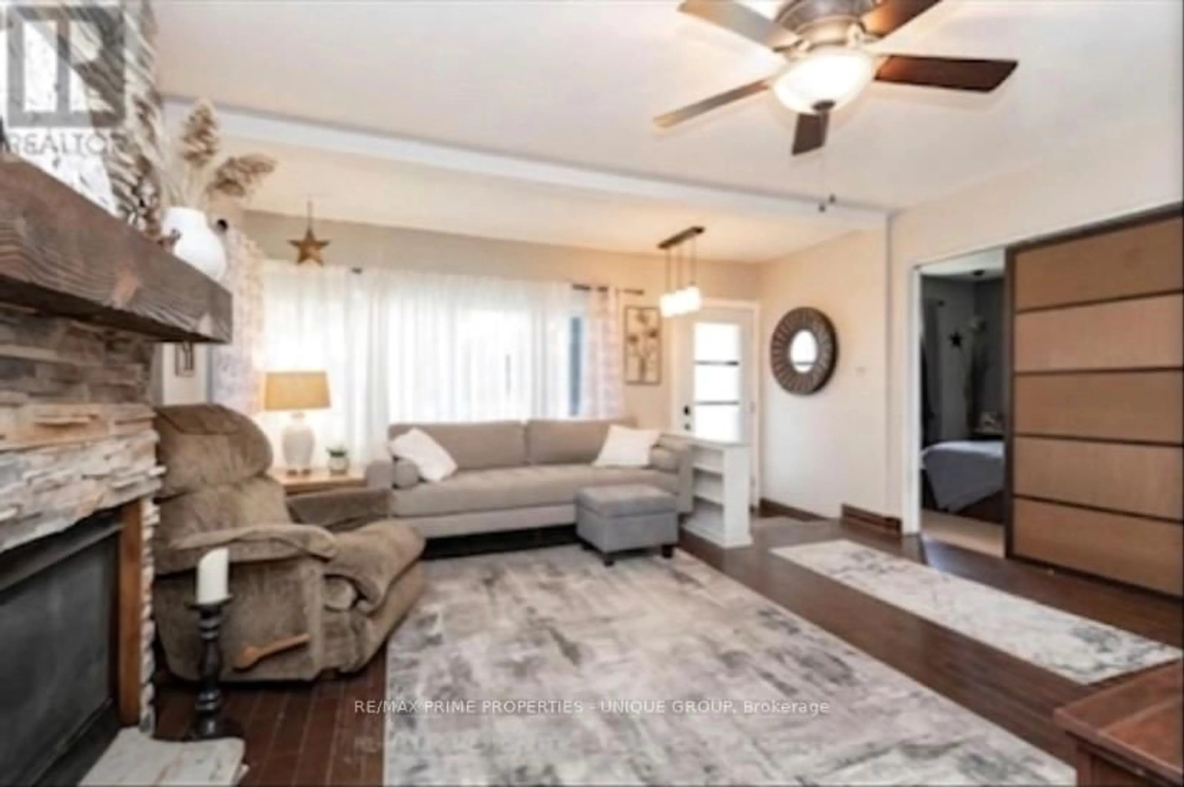 Living room with furniture, unknown for 40 Jeavons Ave, Toronto Ontario M1K 1S8
