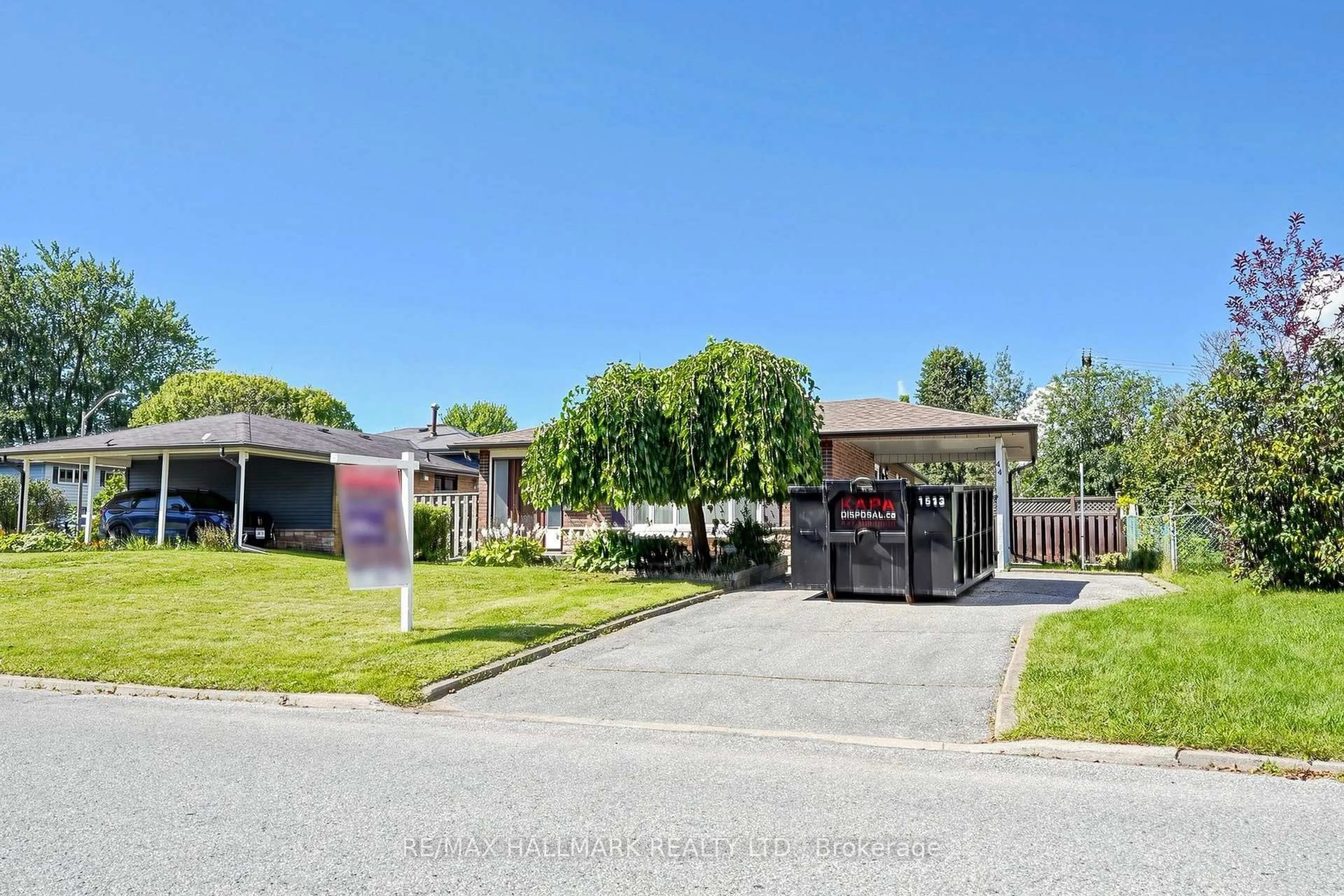 A pic from outside/outdoor area/front of a property/back of a property/a pic from drone, street for 44 Bryant Rd, Ajax Ontario L1S 2Y7