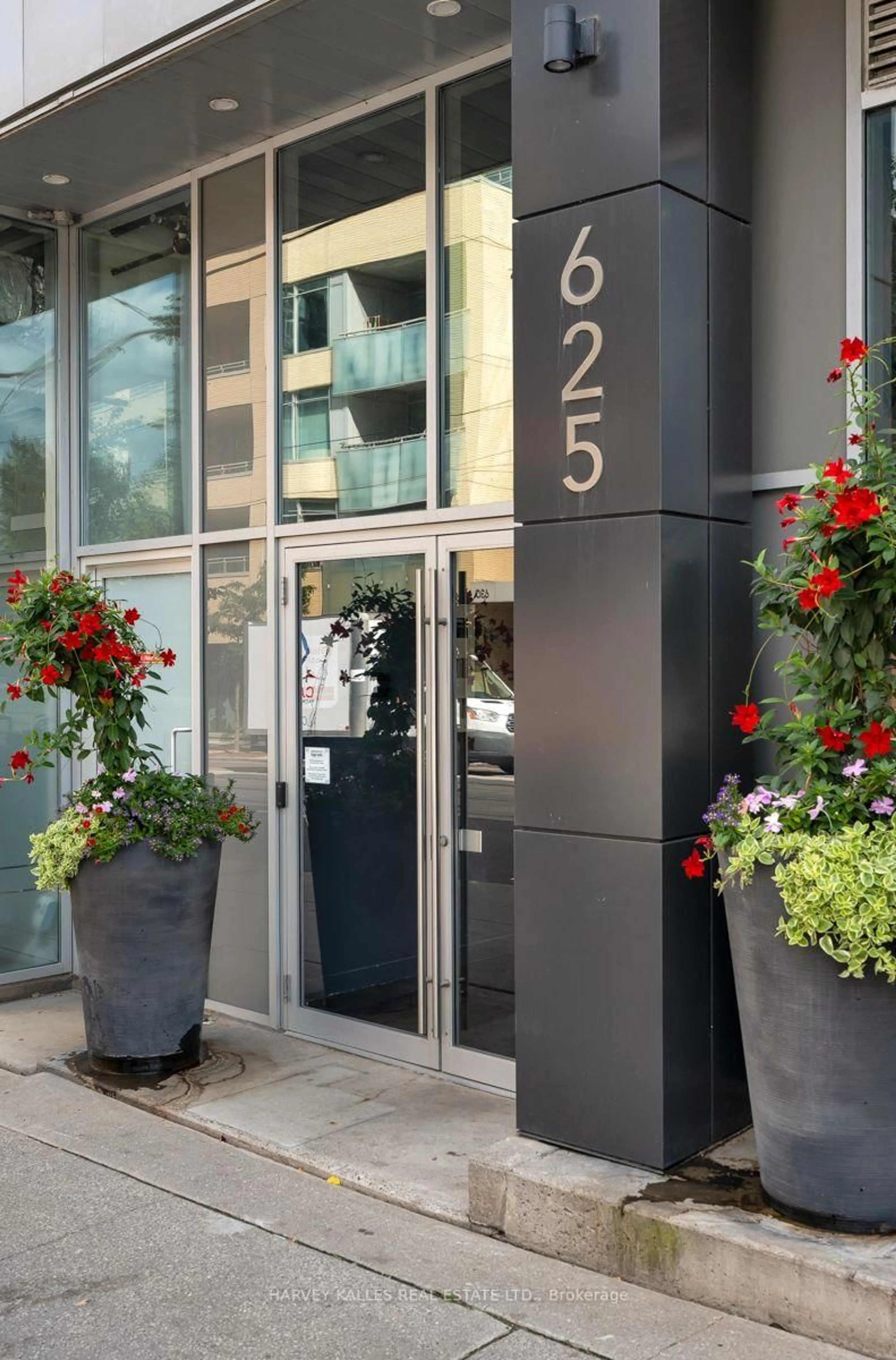 Unknown for 625 Queen St #410, Toronto Ontario M4M 1G7