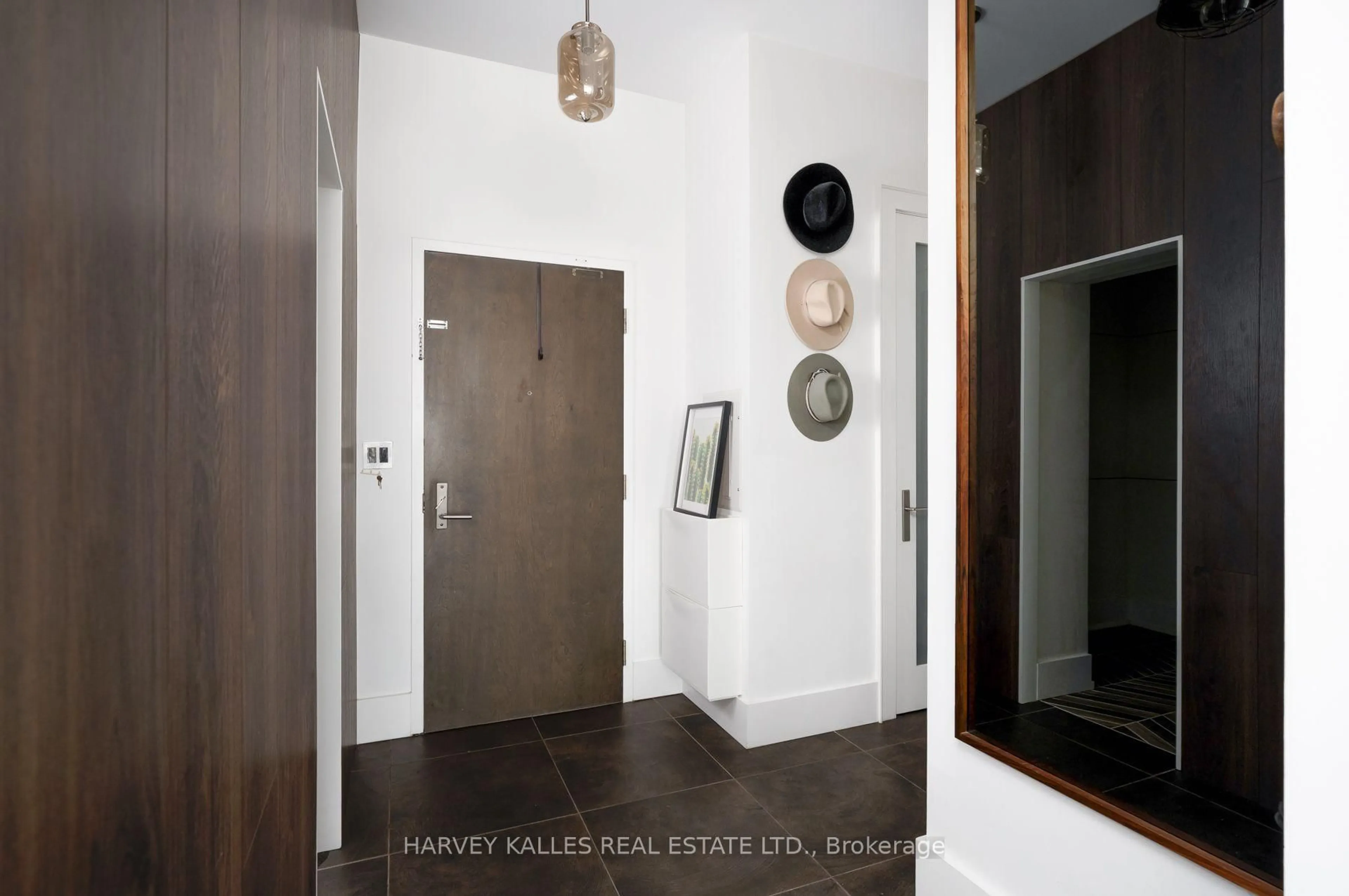 Indoor foyer for 625 Queen St #410, Toronto Ontario M4M 1G7