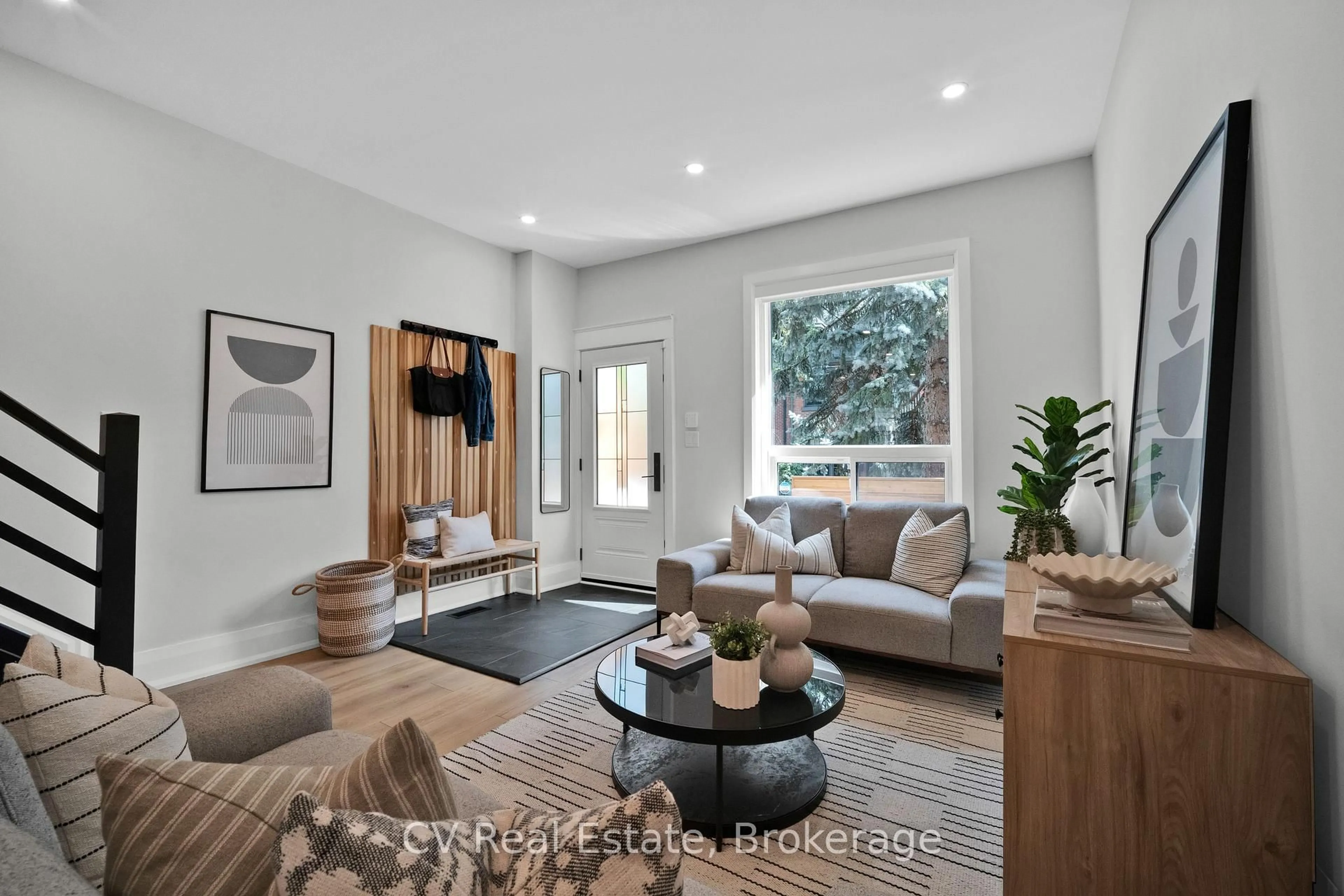 Living room with furniture, unknown for 72 Hamilton St, Toronto Ontario M4M 2C8