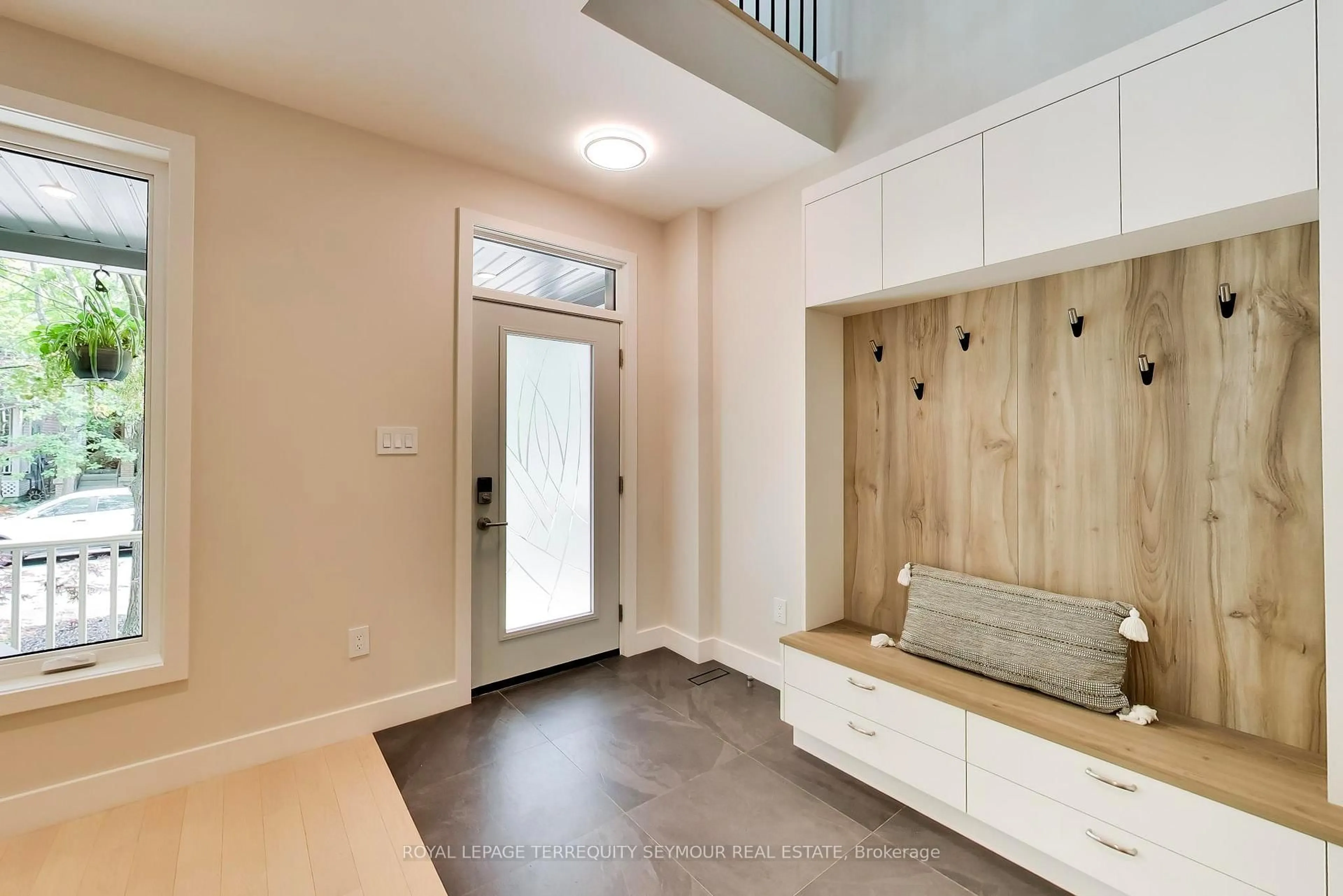 Indoor entryway for 74 Winners Circ, Toronto Ontario M4L 3Z7
