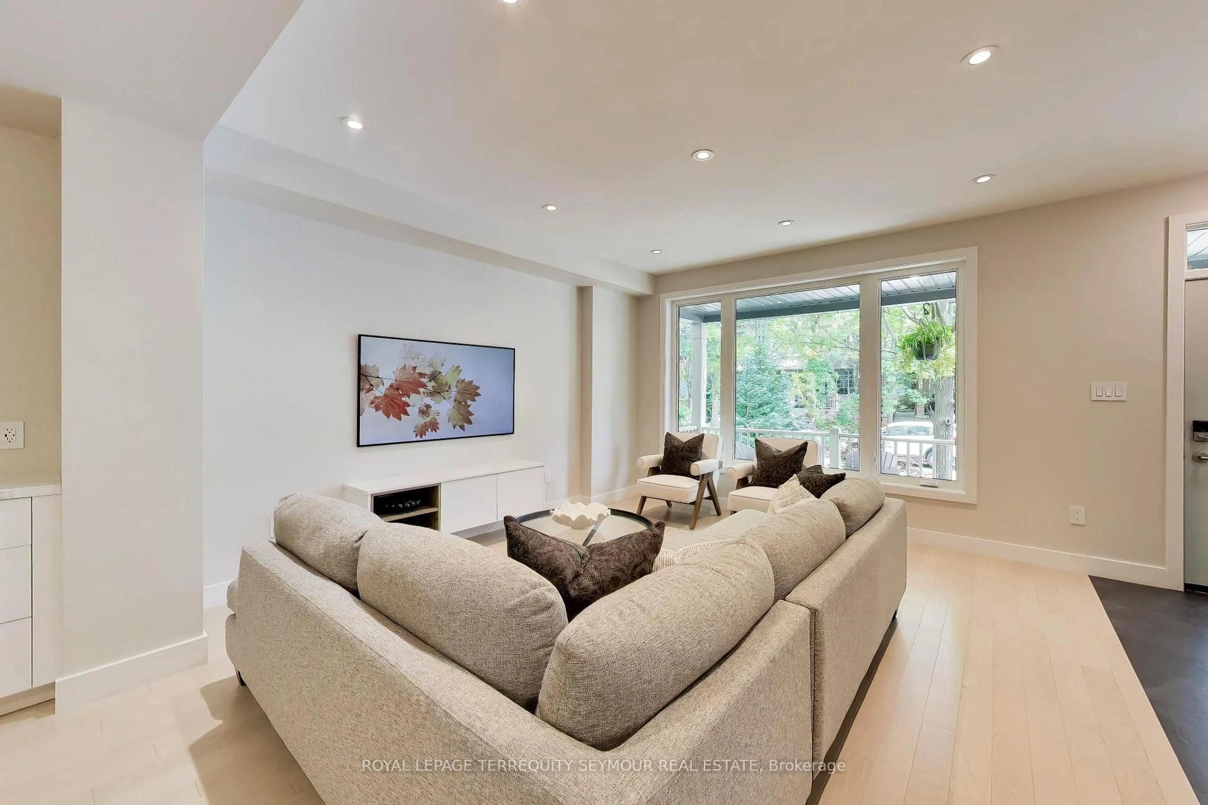 Living room with furniture, unknown for 74 Winners Circ, Toronto Ontario M4L 3Z7
