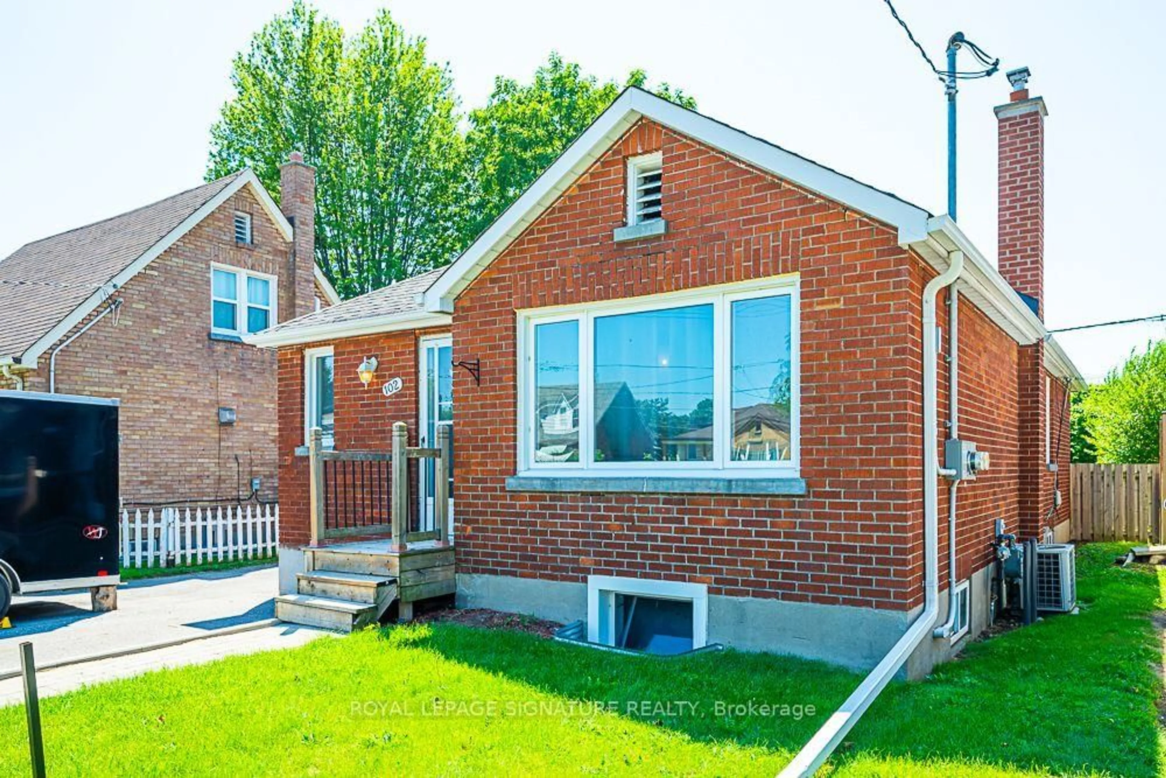 Home with brick exterior material, street for 102 Central Park Blvd, Oshawa Ontario L1G 5Y5