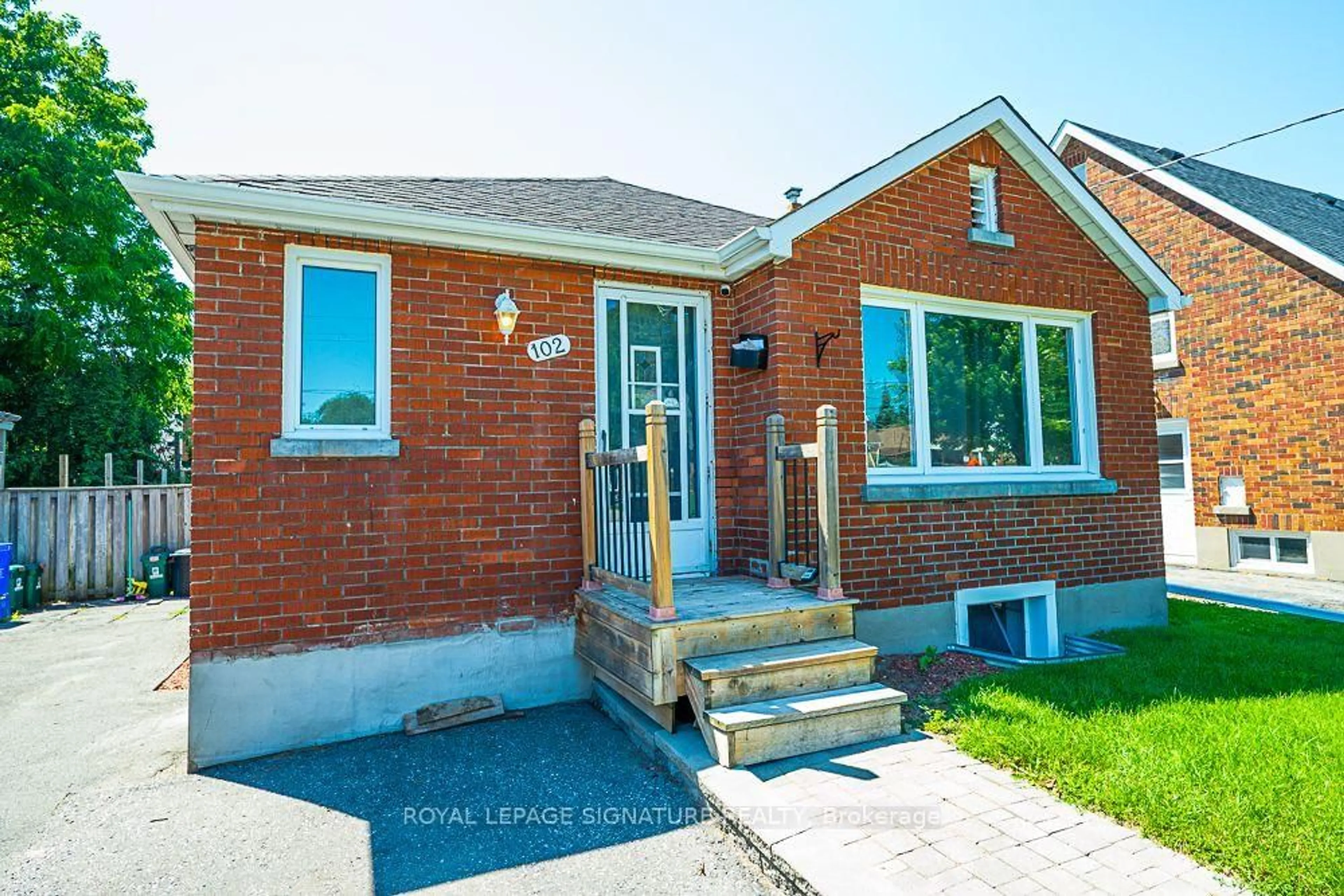 Home with brick exterior material, street for 102 Central Park Blvd, Oshawa Ontario L1G 5Y5