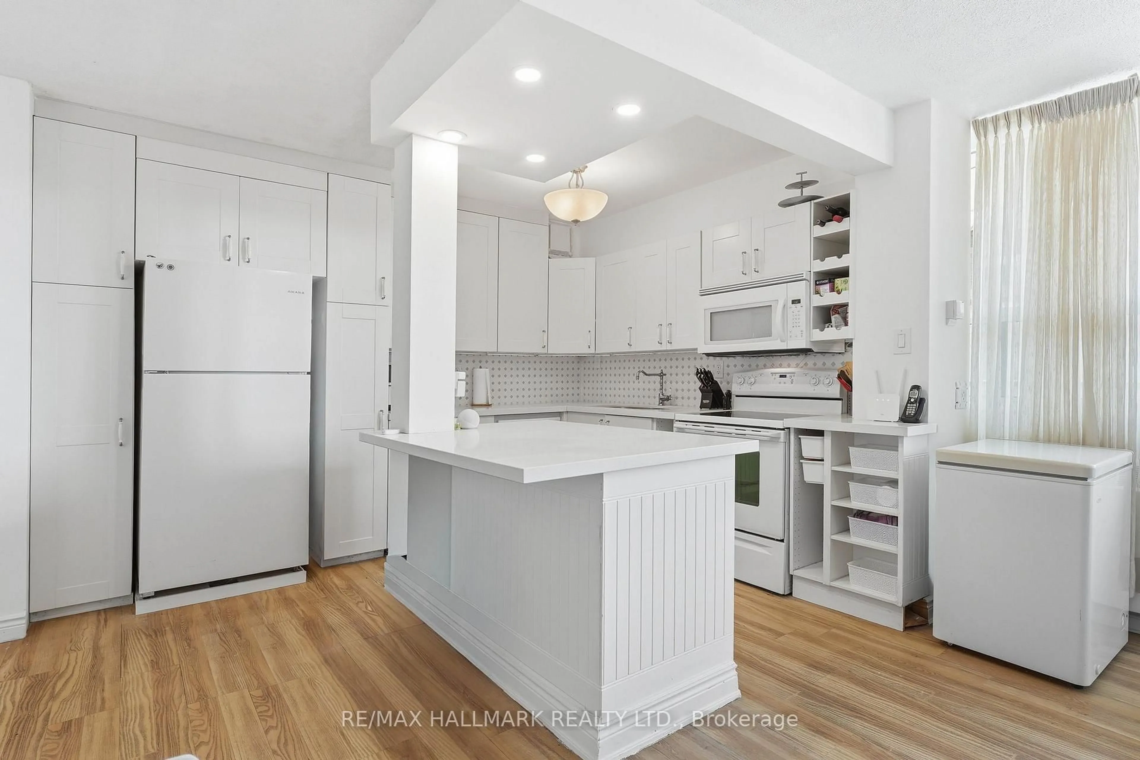 Open concept kitchen, ceramic/tile floor for 180 Markham Rd #503, Toronto Ontario M1M 2Z9
