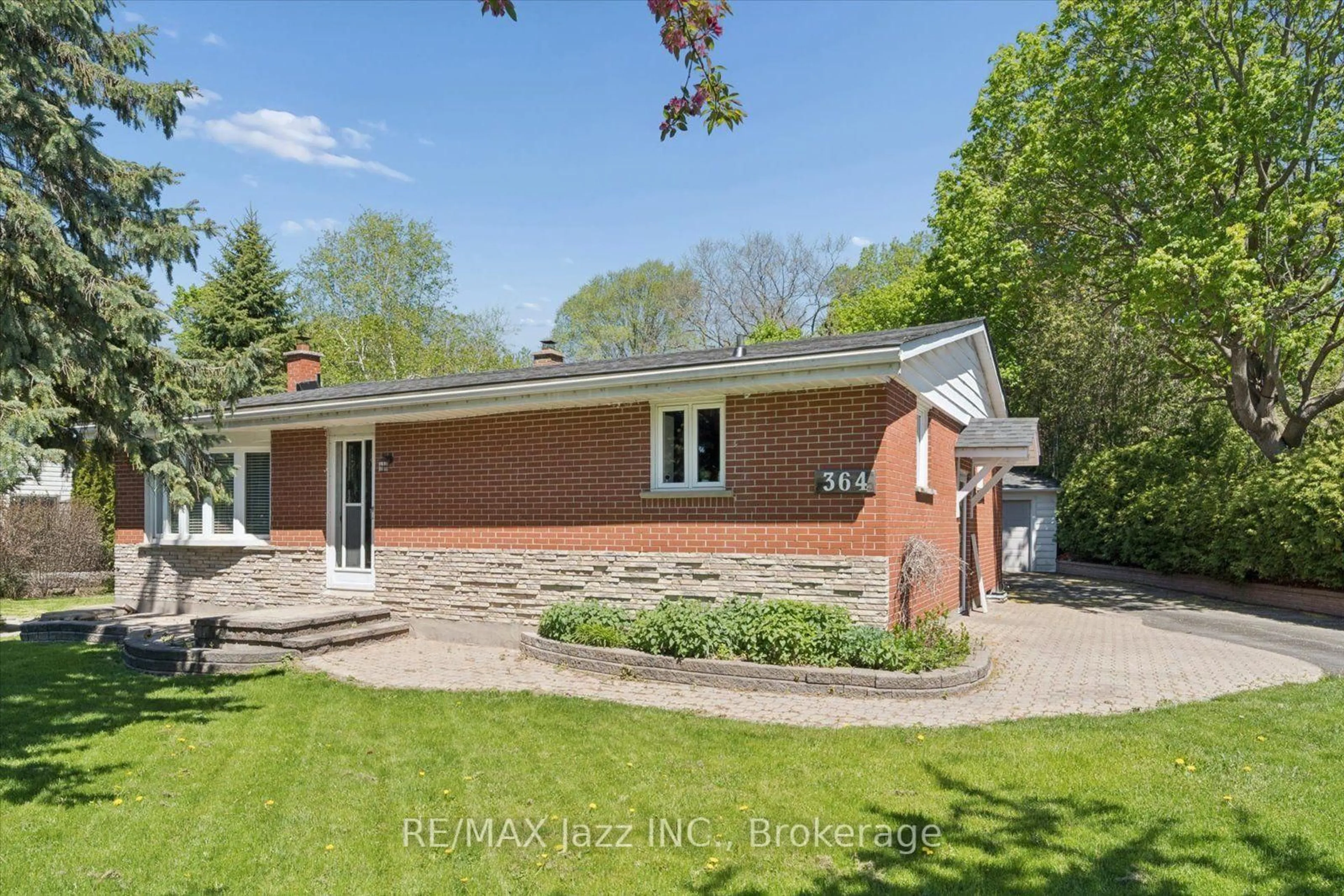 A pic from outside/outdoor area/front of a property/back of a property/a pic from drone, street for 364 King St, Clarington Ontario L1C 3K5