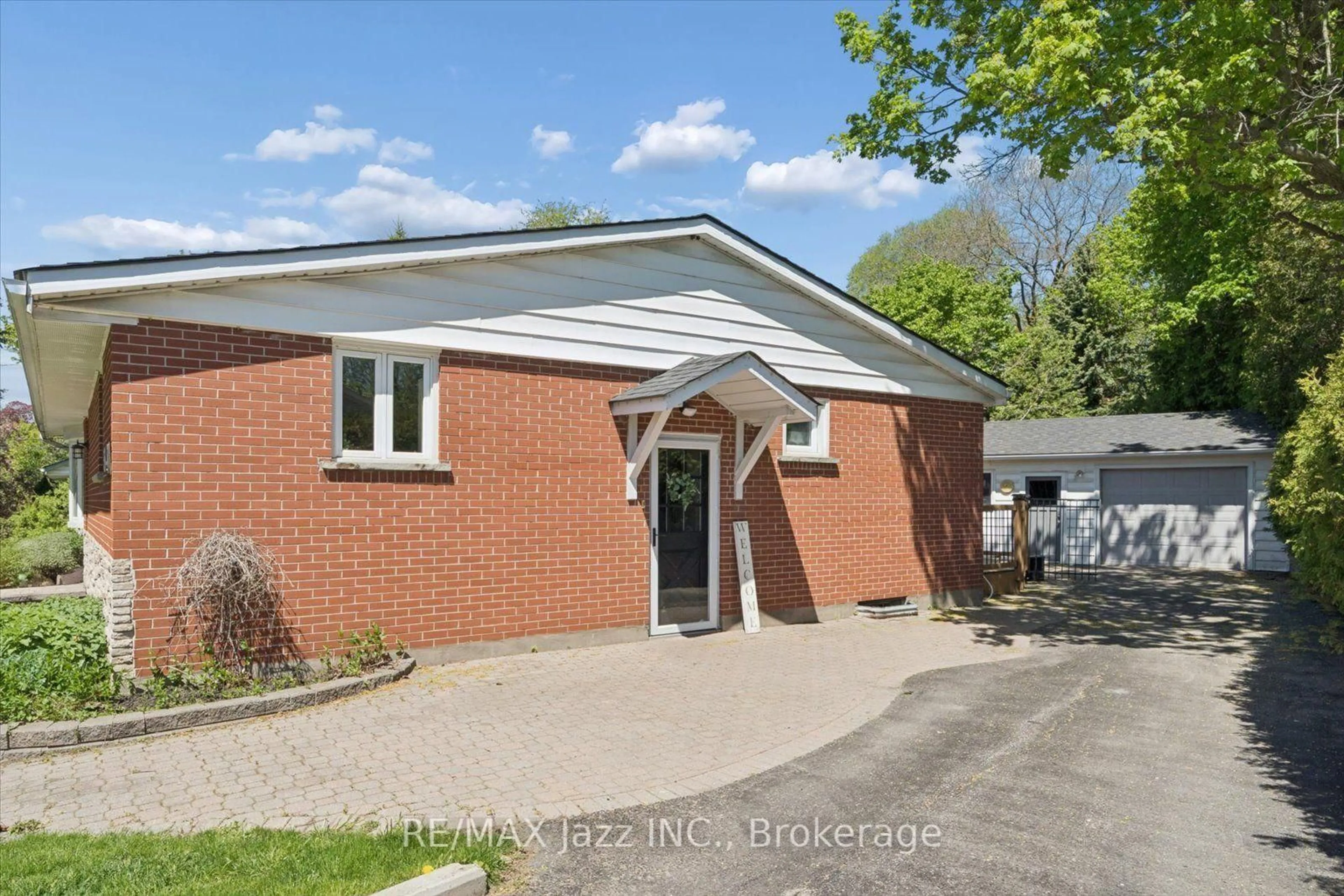 Unknown for 364 King St, Clarington Ontario L1C 3K5