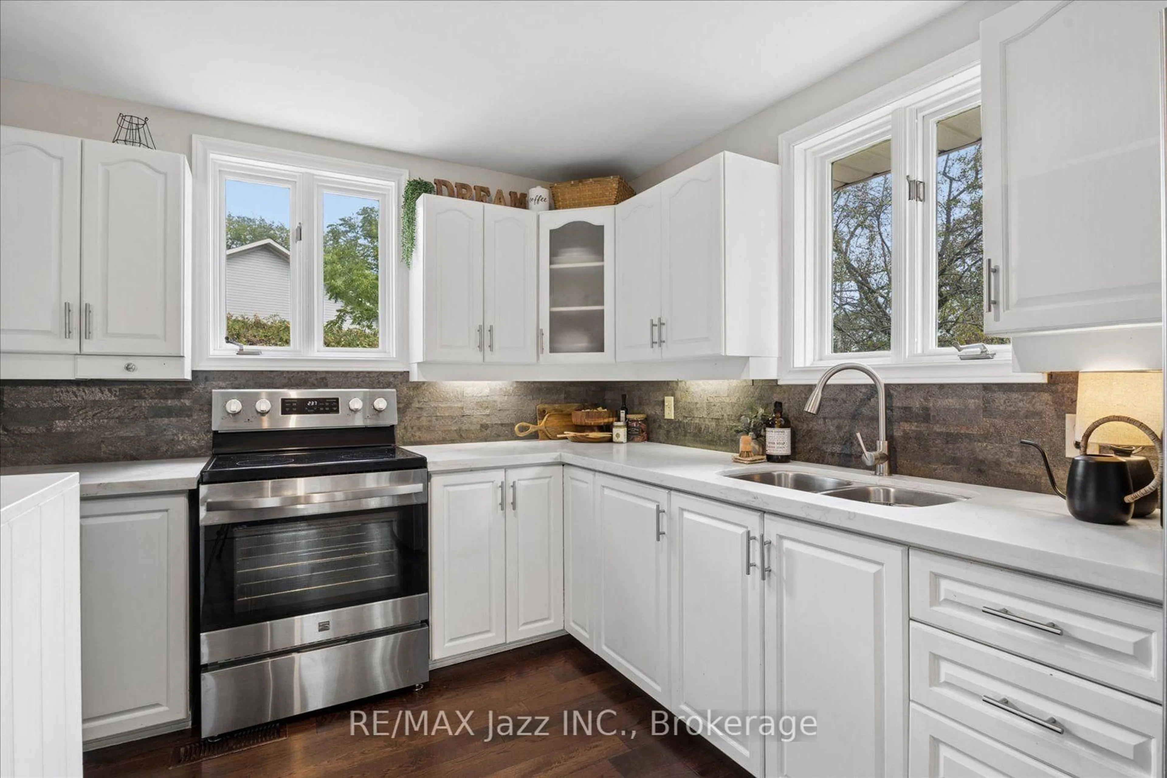 Open concept kitchen, ceramic/tile floor for 364 King St, Clarington Ontario L1C 3K5