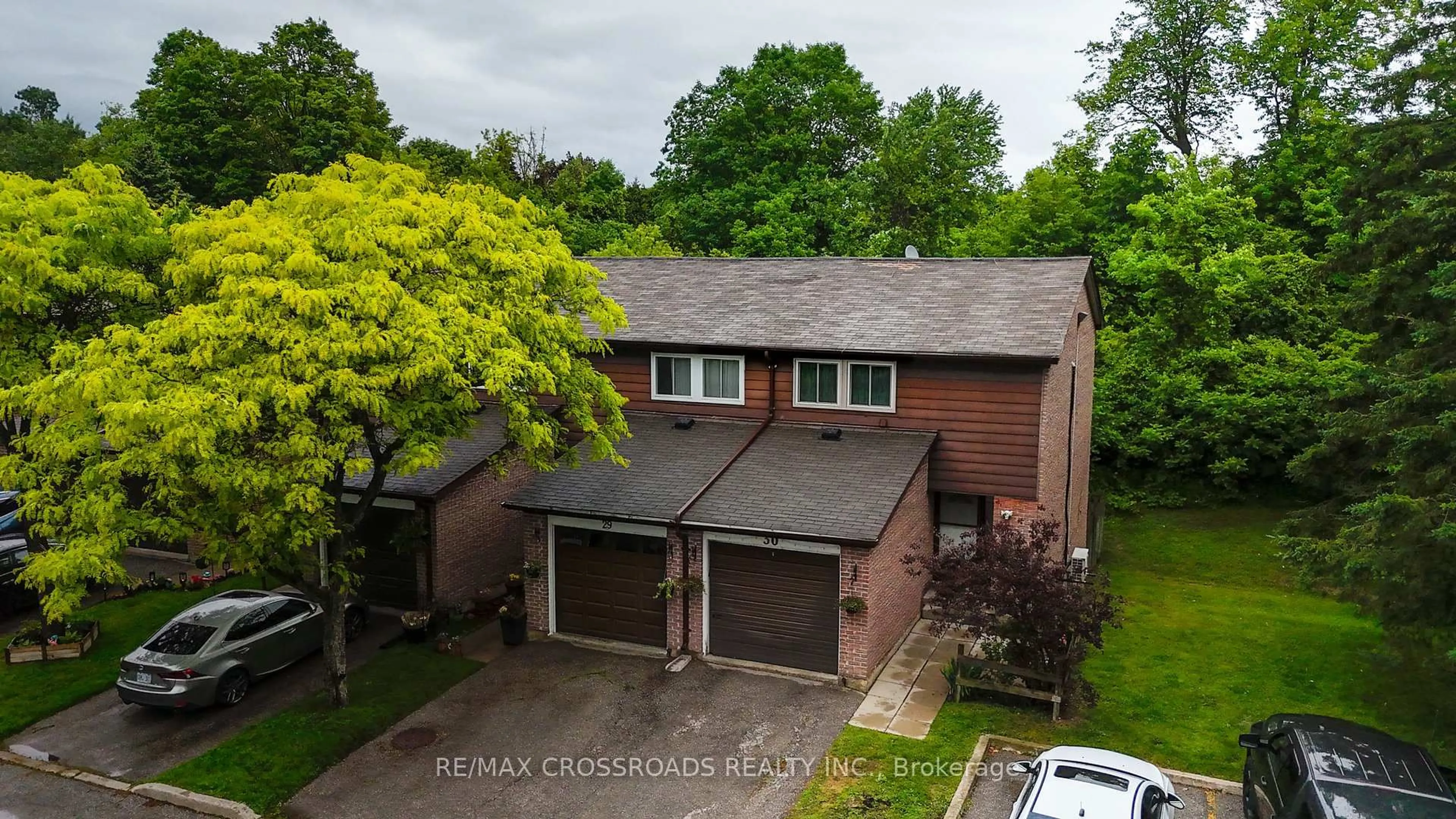 A pic from outside/outdoor area/front of a property/back of a property/a pic from drone, street for 350 Camelot Crt #30, Oshawa Ontario L1G 6P7