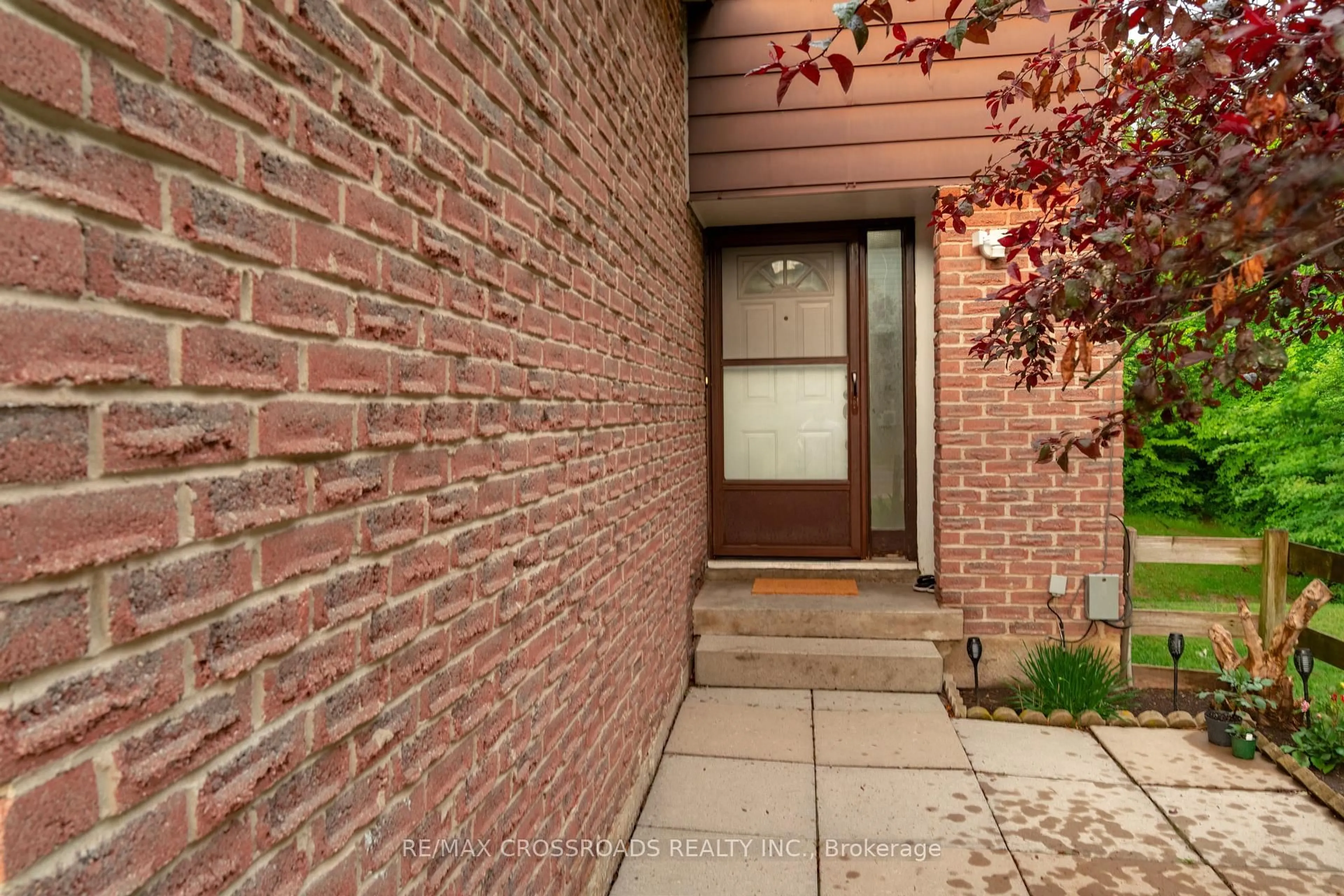 Home with brick exterior material, street for 350 Camelot Crt #30, Oshawa Ontario L1G 6P7