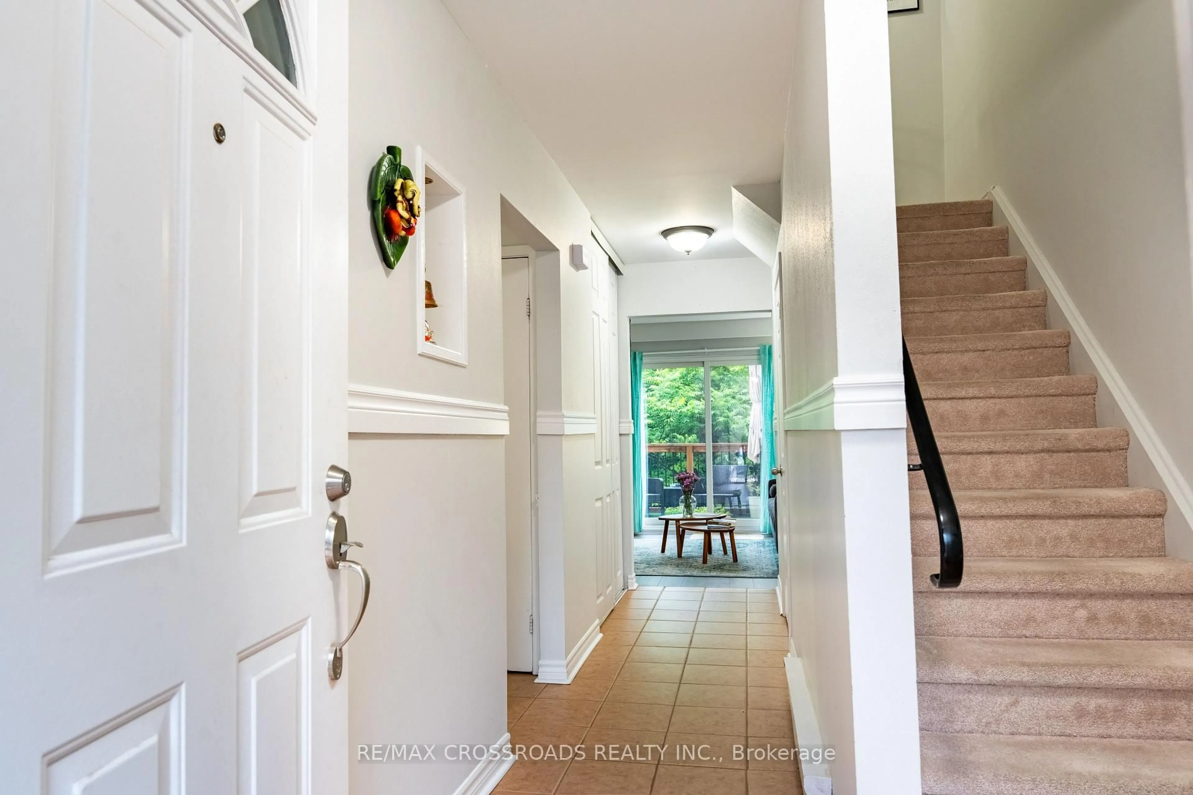 Indoor entryway for 350 Camelot Crt #30, Oshawa Ontario L1G 6P7