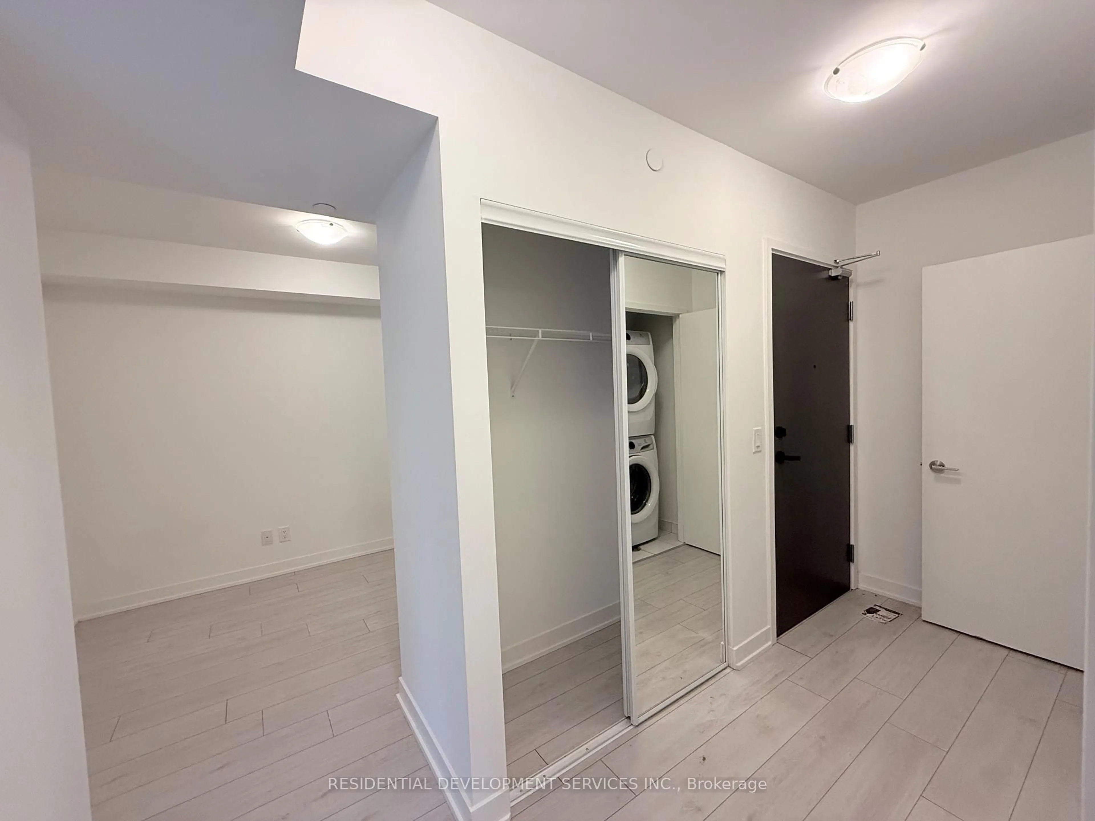A pic of a room for 2033 Kennedy Rd #321, Toronto Ontario M1T 0B8