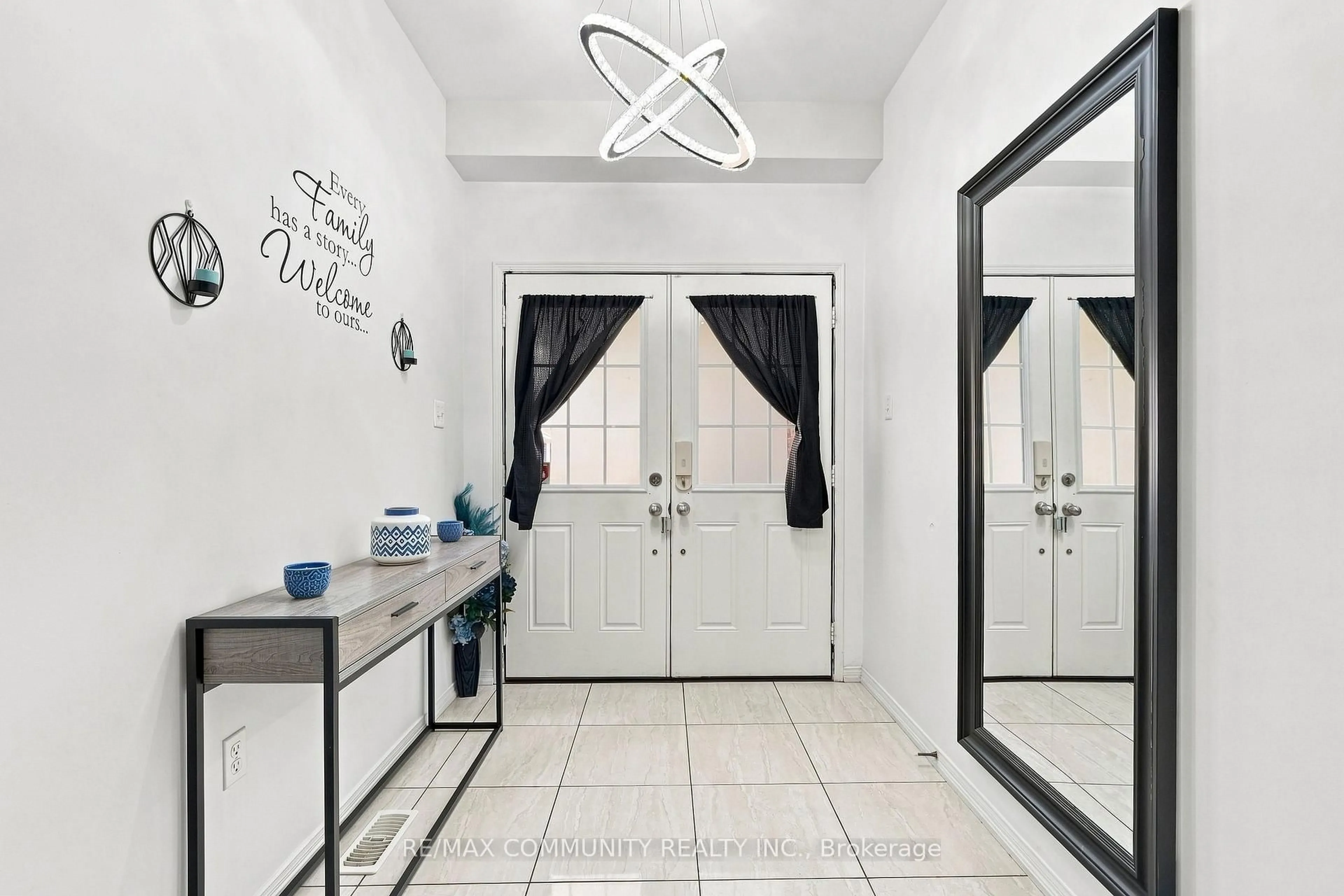 Indoor entryway for 1775 Finkle Dr, Oshawa Ontario L1K 0R4
