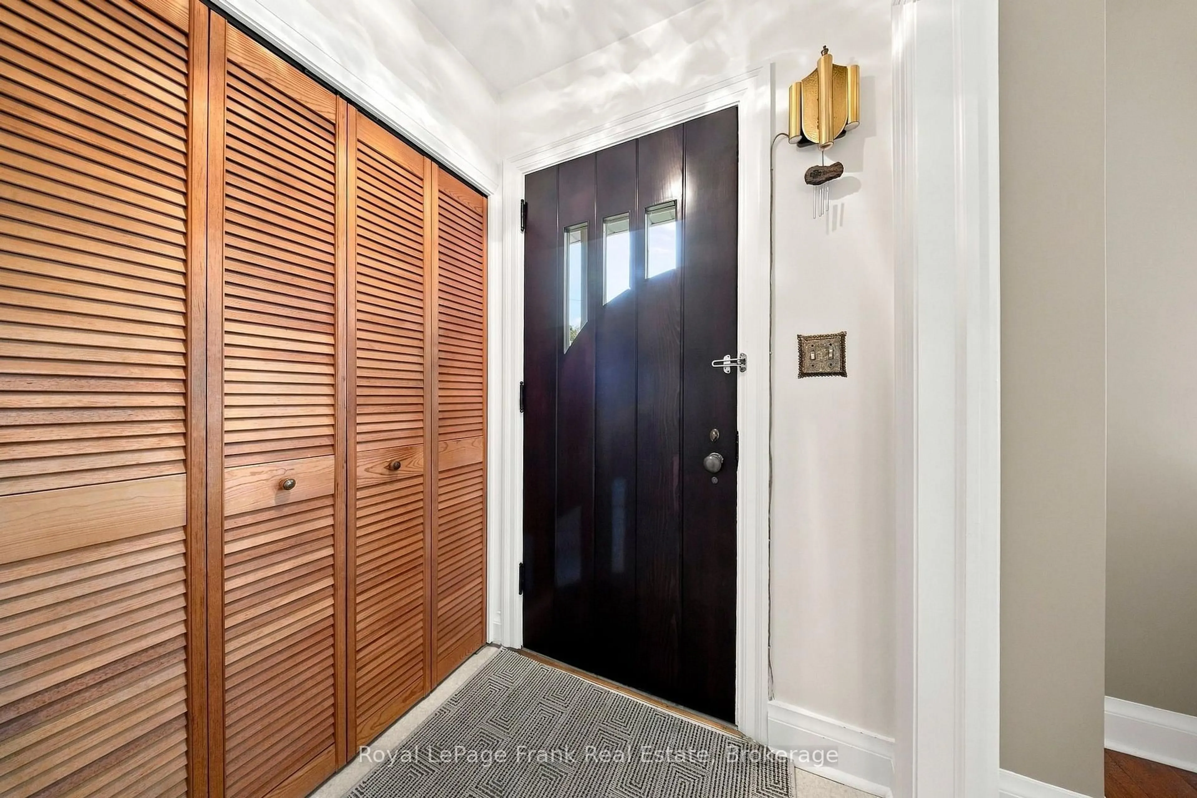 Indoor entryway for 126 Lauder Rd, Oshawa Ontario L1G 2H6