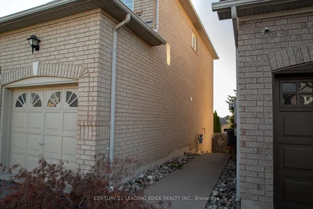 157 Dooley Cres, Ajax 4