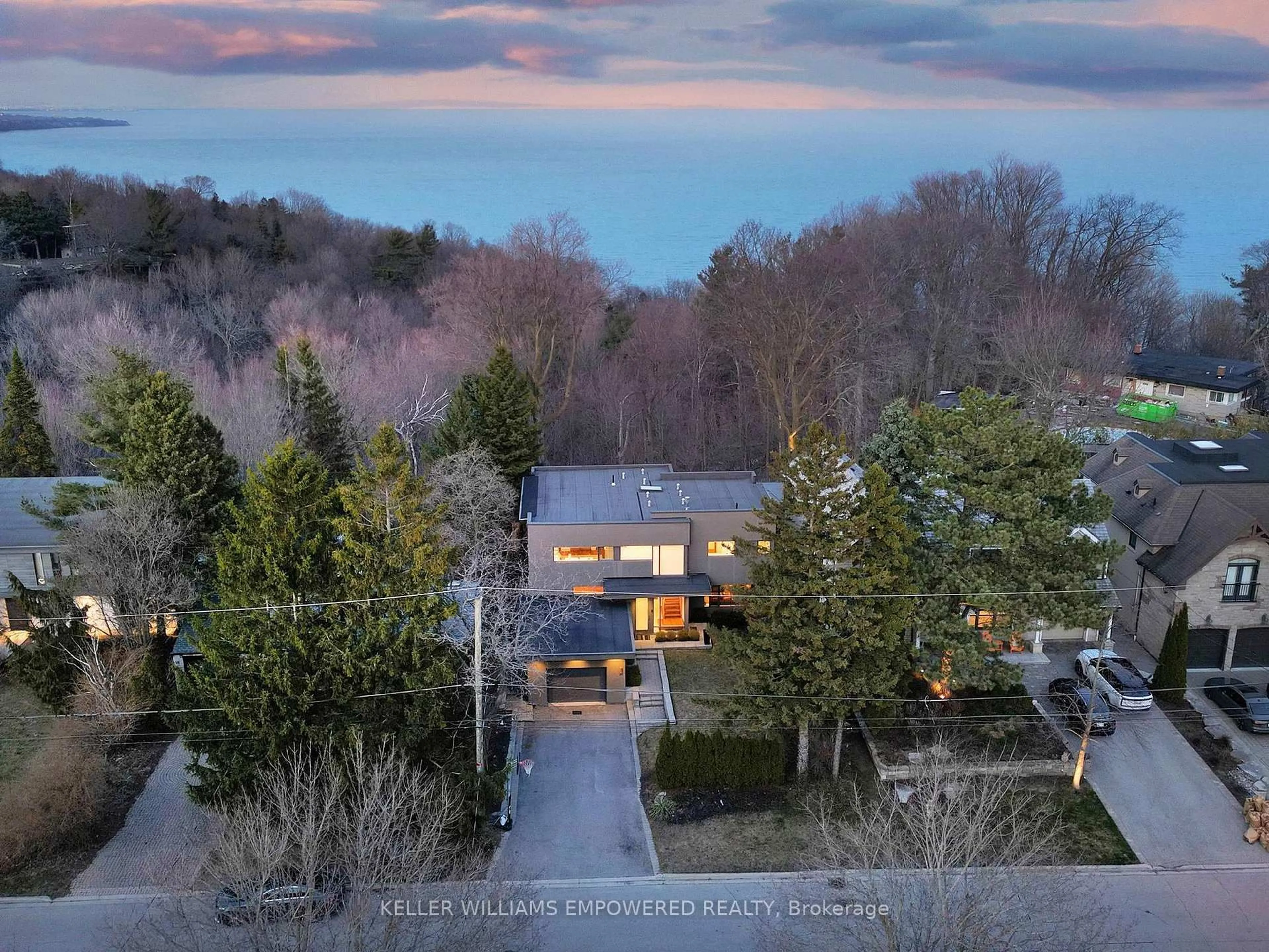 A pic from outside/outdoor area/front of a property/back of a property/a pic from drone, unknown for 9 Fenwood Hts, Toronto Ontario M1M 2V6