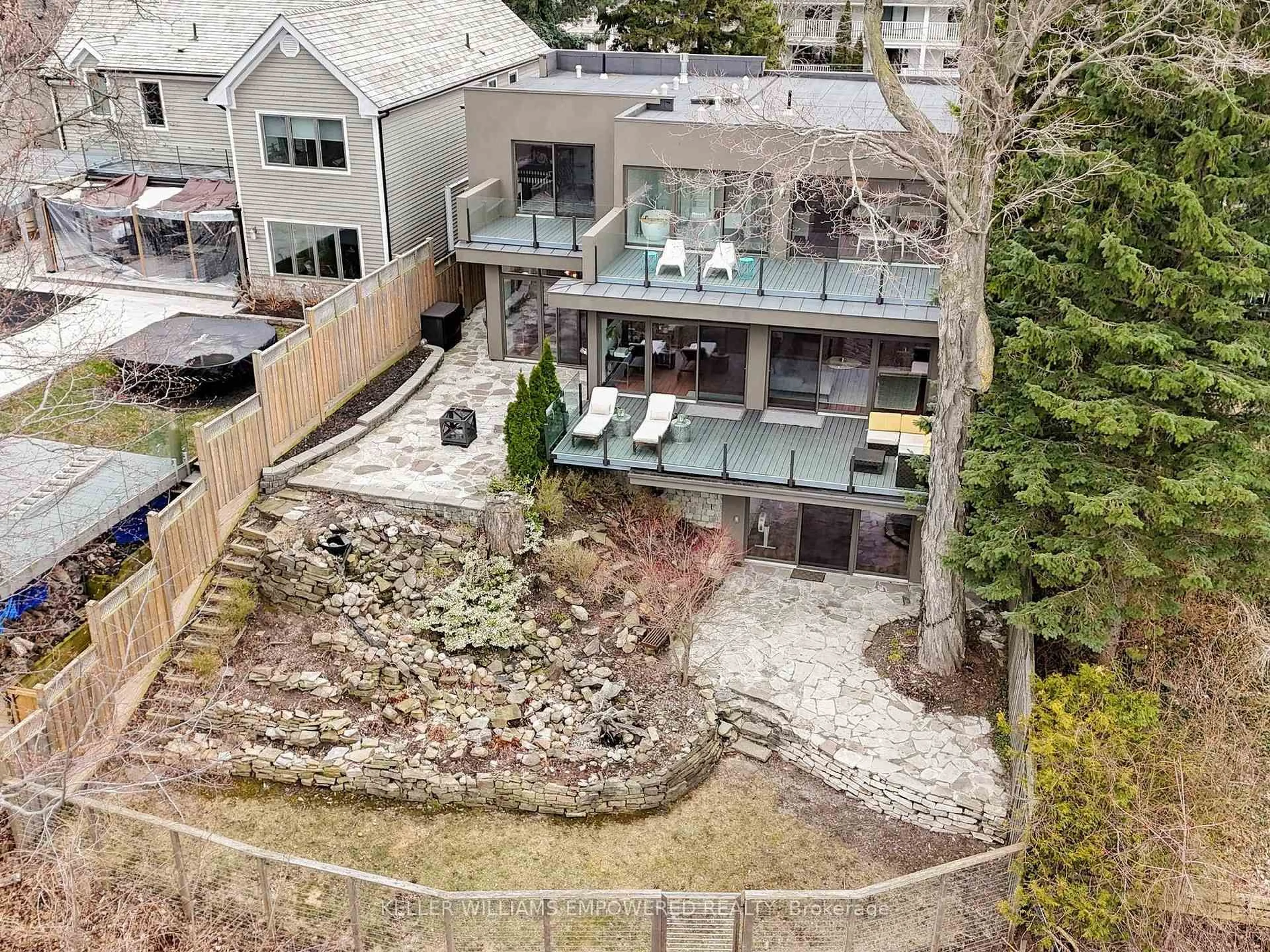 A pic from outside/outdoor area/front of a property/back of a property/a pic from drone, city buildings view from balcony for 9 Fenwood Hts, Toronto Ontario M1M 2V6