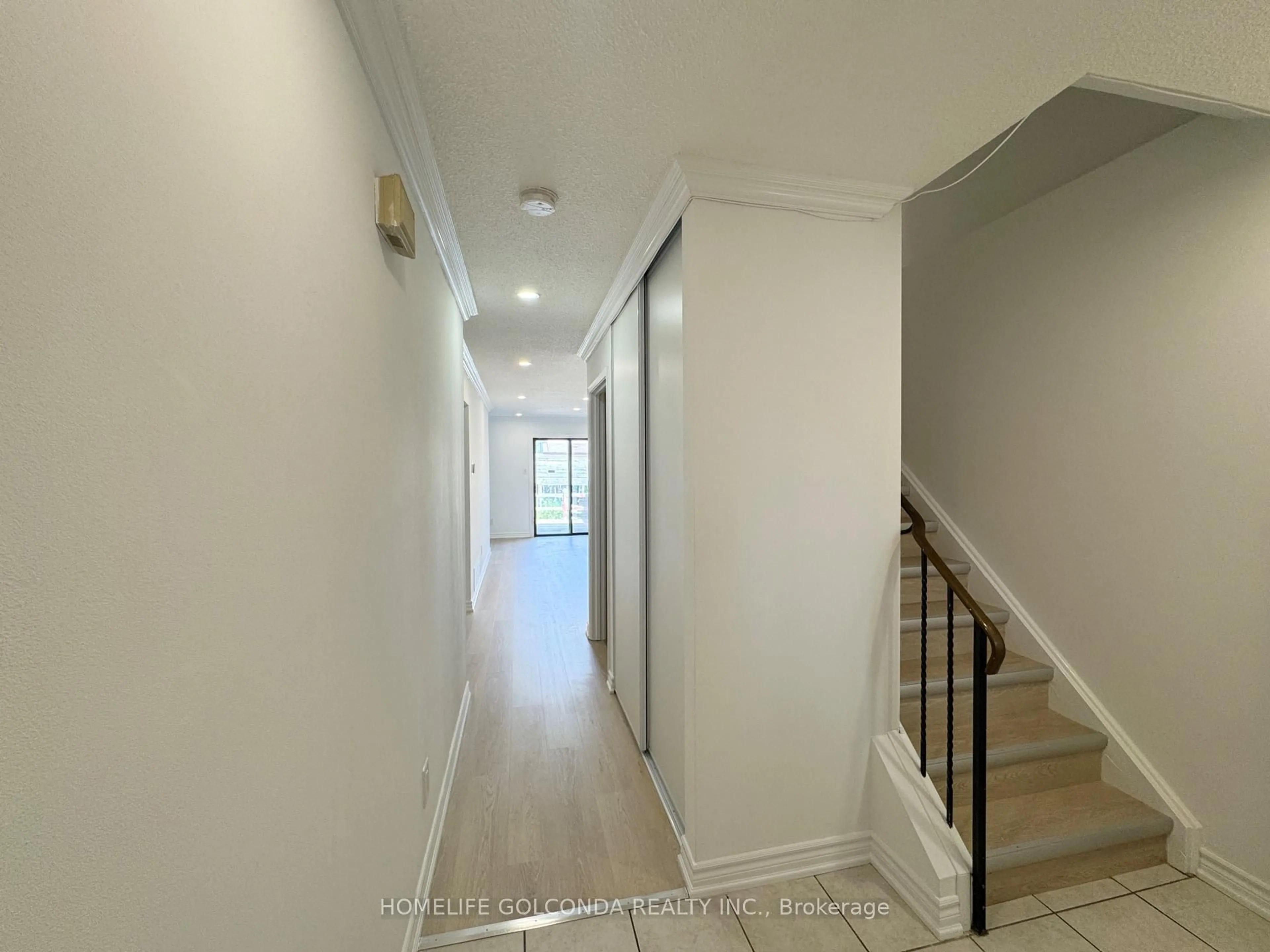 Indoor foyer for 12 Grenbeck Dr, Toronto Ontario M1V 2H6