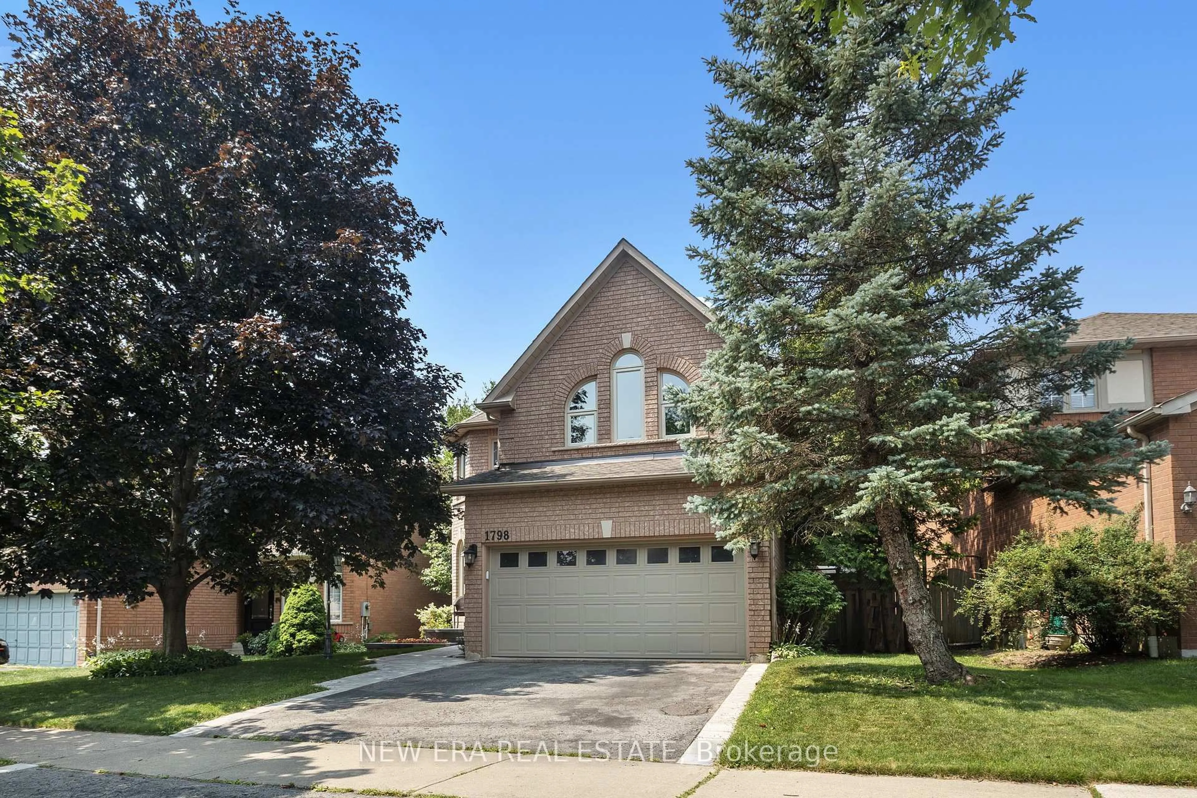 Home with brick exterior material, street for 1798 Autumn Cres, Pickering Ontario L1V 6W7