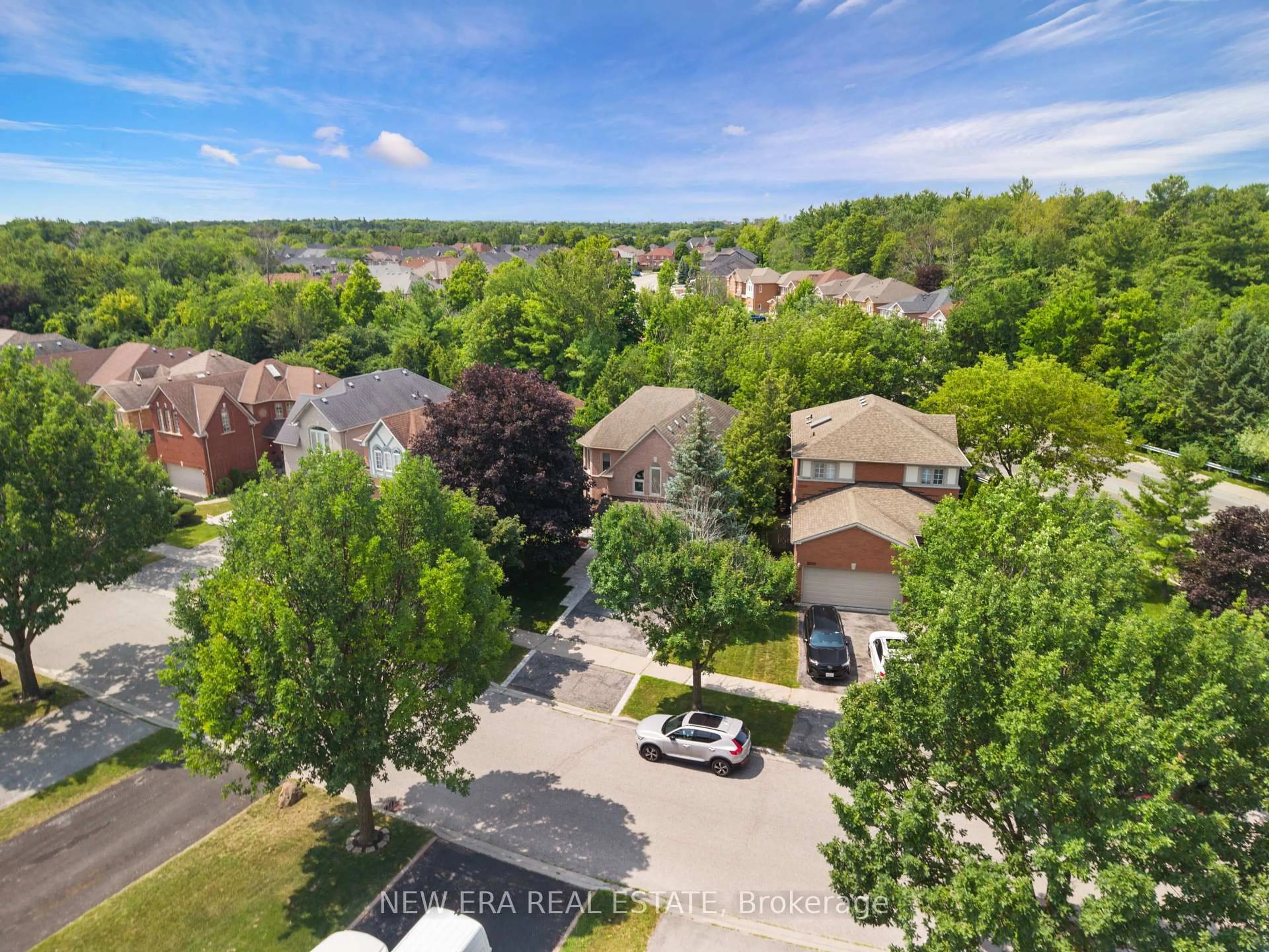 A pic from outside/outdoor area/front of a property/back of a property/a pic from drone, street for 1798 Autumn Cres, Pickering Ontario L1V 6W7