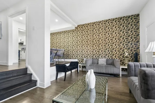 12 l'amoreaux Dr, Toronto 5