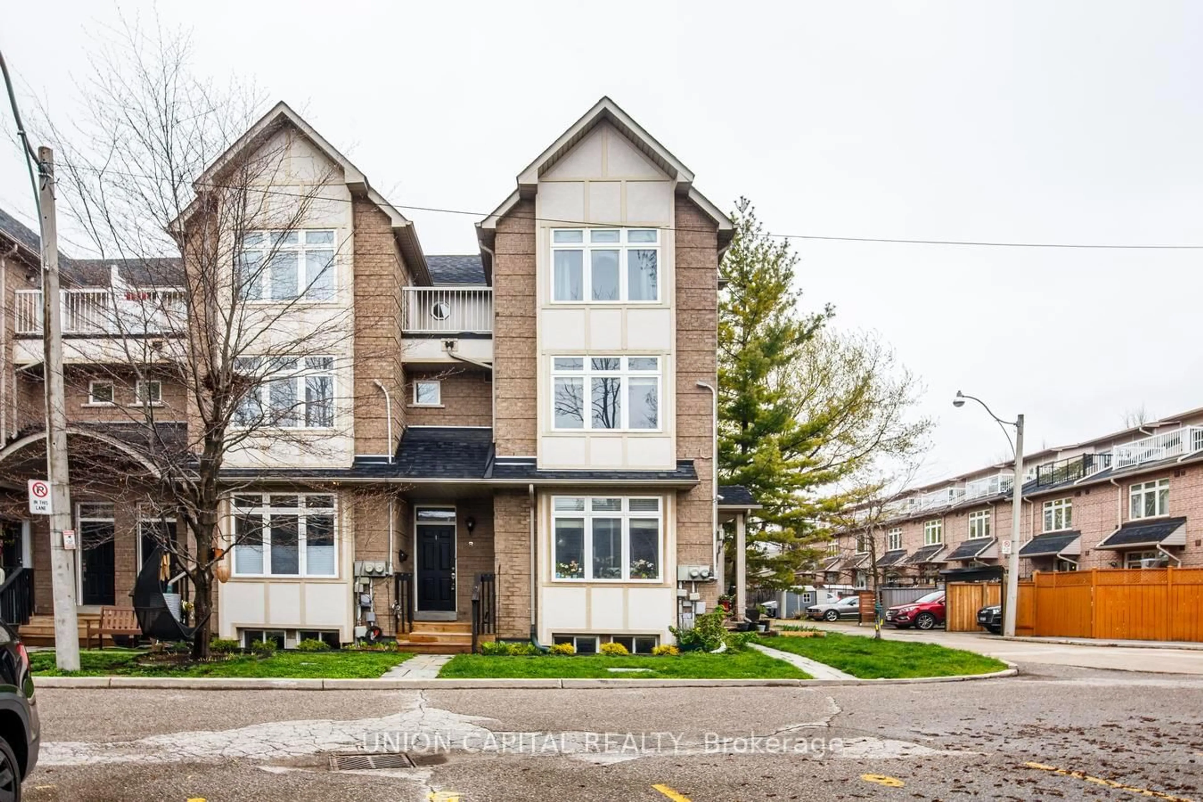 Home with brick exterior material, building for 1 Bastedo Ave #8, Toronto Ontario M4C 5S7