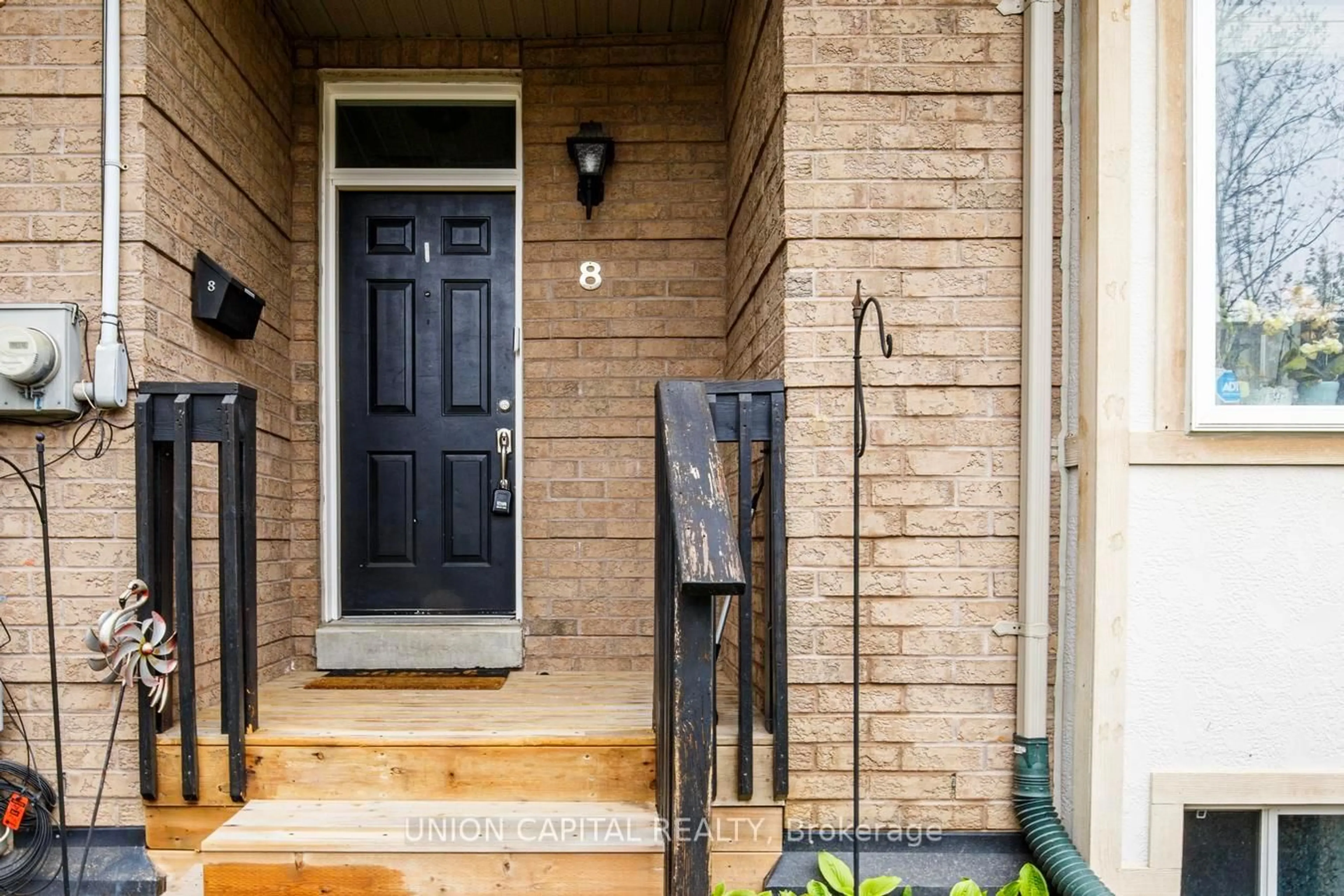Indoor entryway for 1 Bastedo Ave #8, Toronto Ontario M4C 5S7