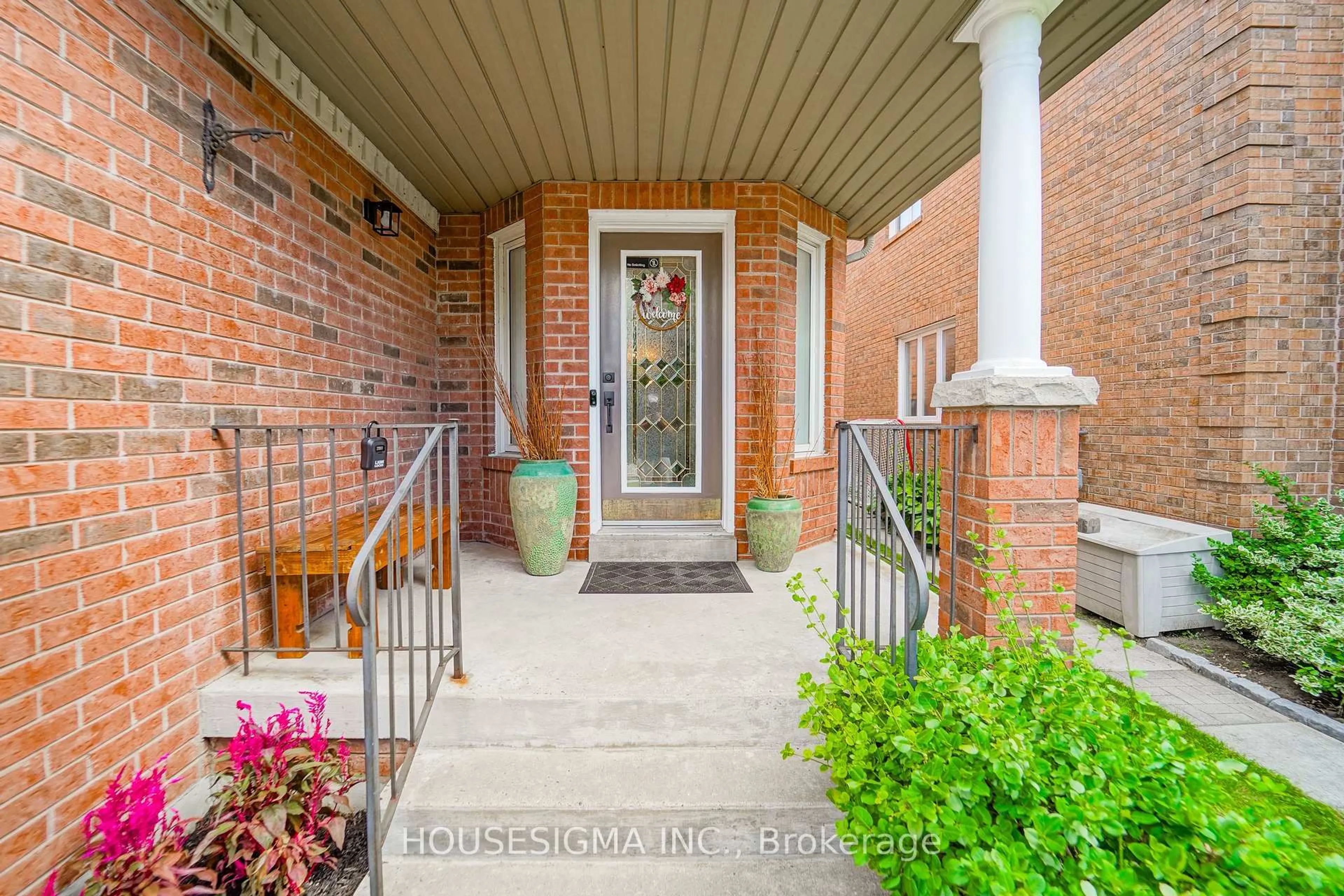 Indoor entryway for 97 Bach Ave, Whitby Ontario L1R 2P8