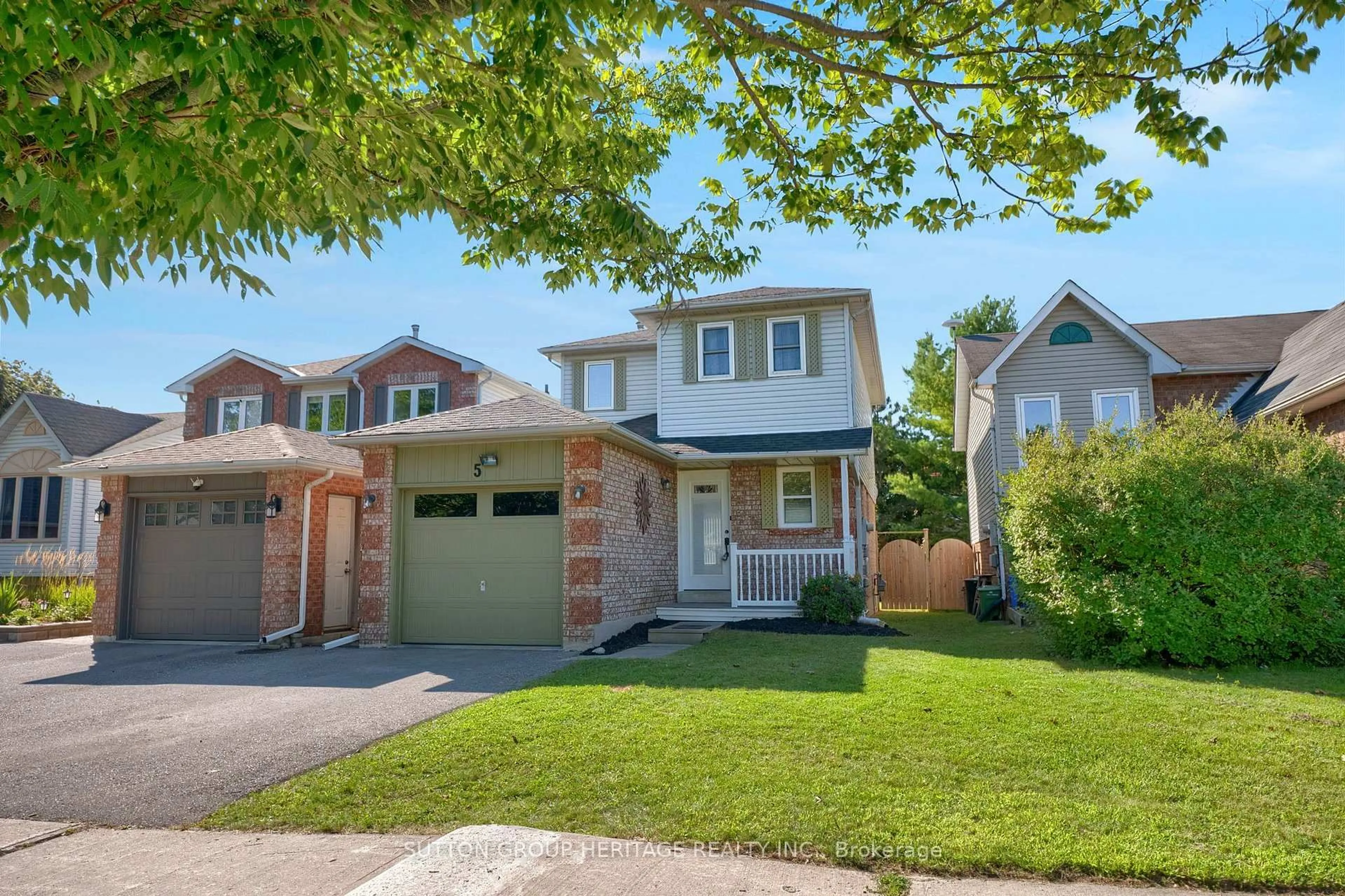 Home with brick exterior material, street for 5 Fenwick Ave, Clarington Ontario L1C 4R6