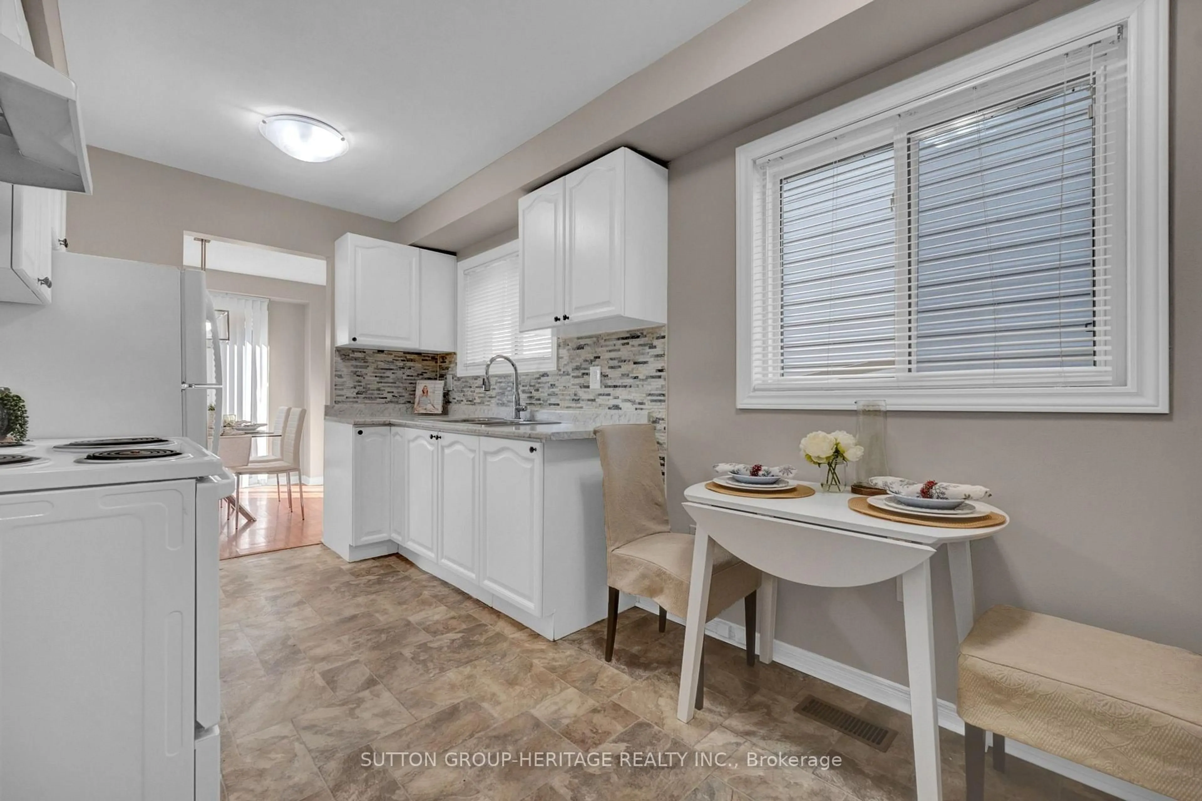 Open concept kitchen, ceramic/tile floor for 5 Fenwick Ave, Clarington Ontario L1C 4R6