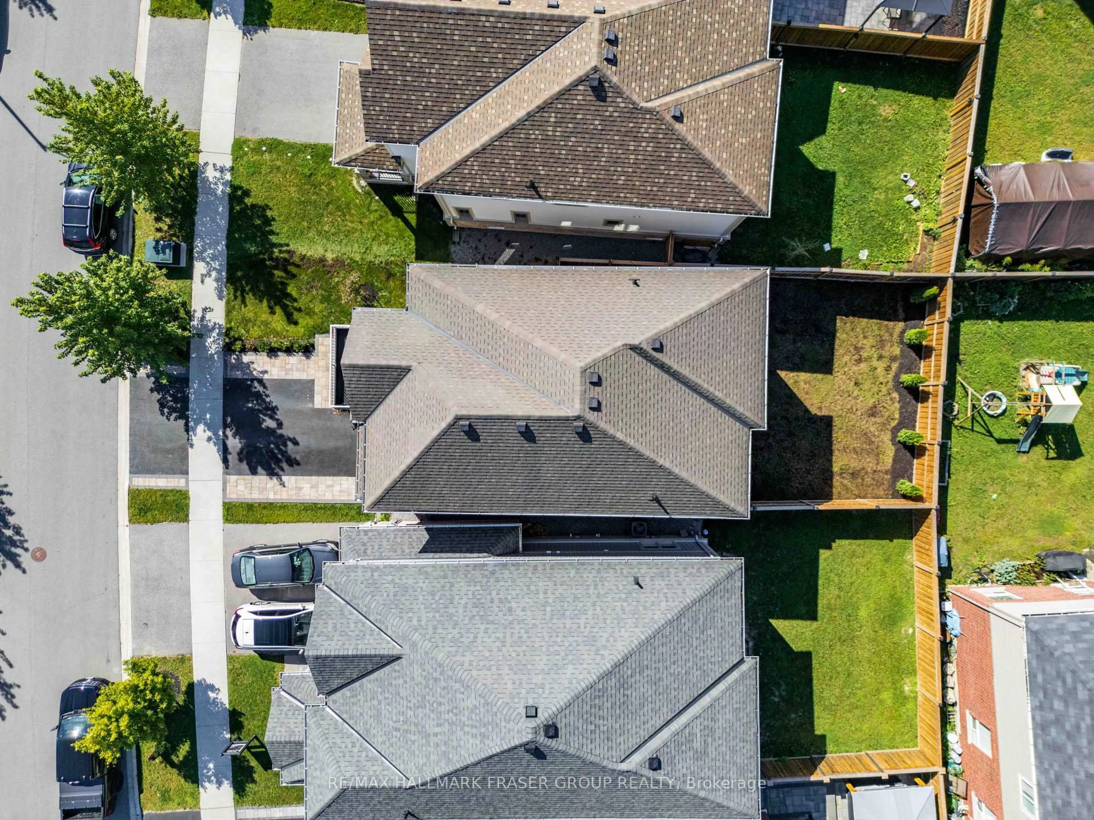 A pic from outside/outdoor area/front of a property/back of a property/a pic from drone, street for 19 Crombie St, Clarington Ontario L1C 4A1