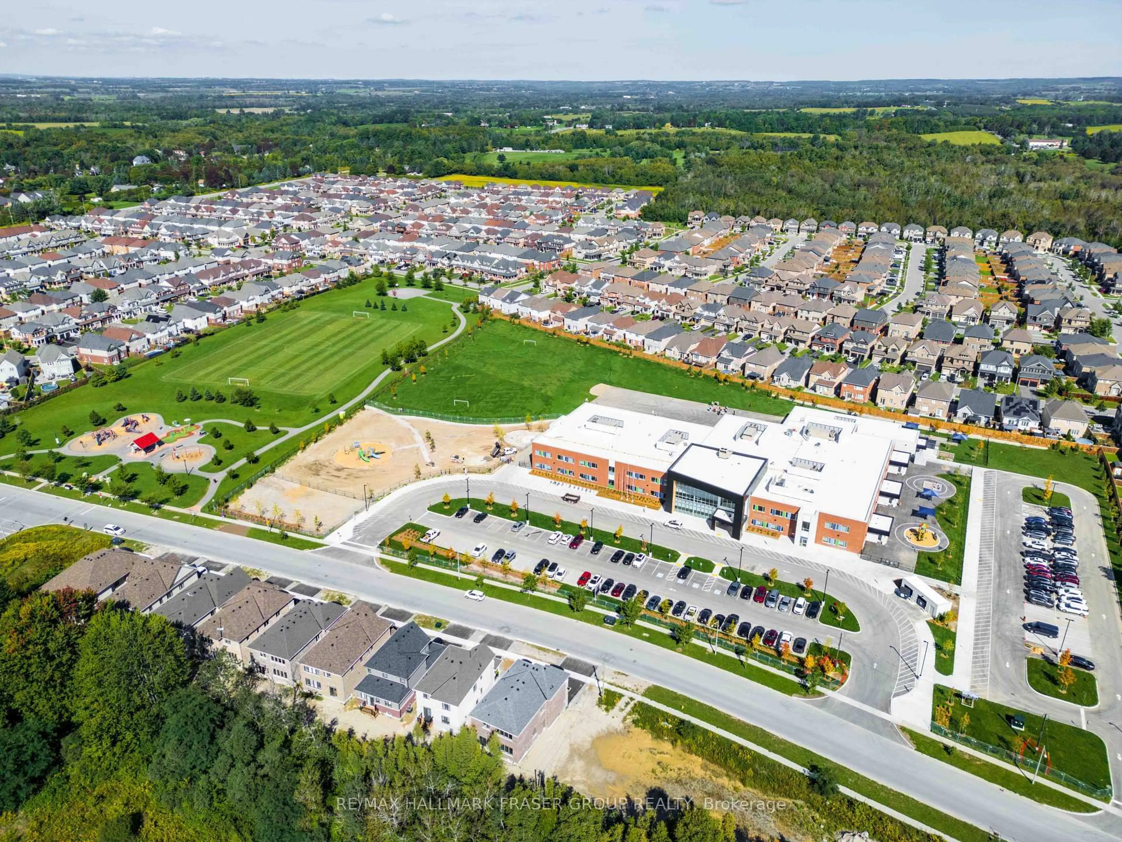 A pic from outside/outdoor area/front of a property/back of a property/a pic from drone, street for 19 Crombie St, Clarington Ontario L1C 4A1