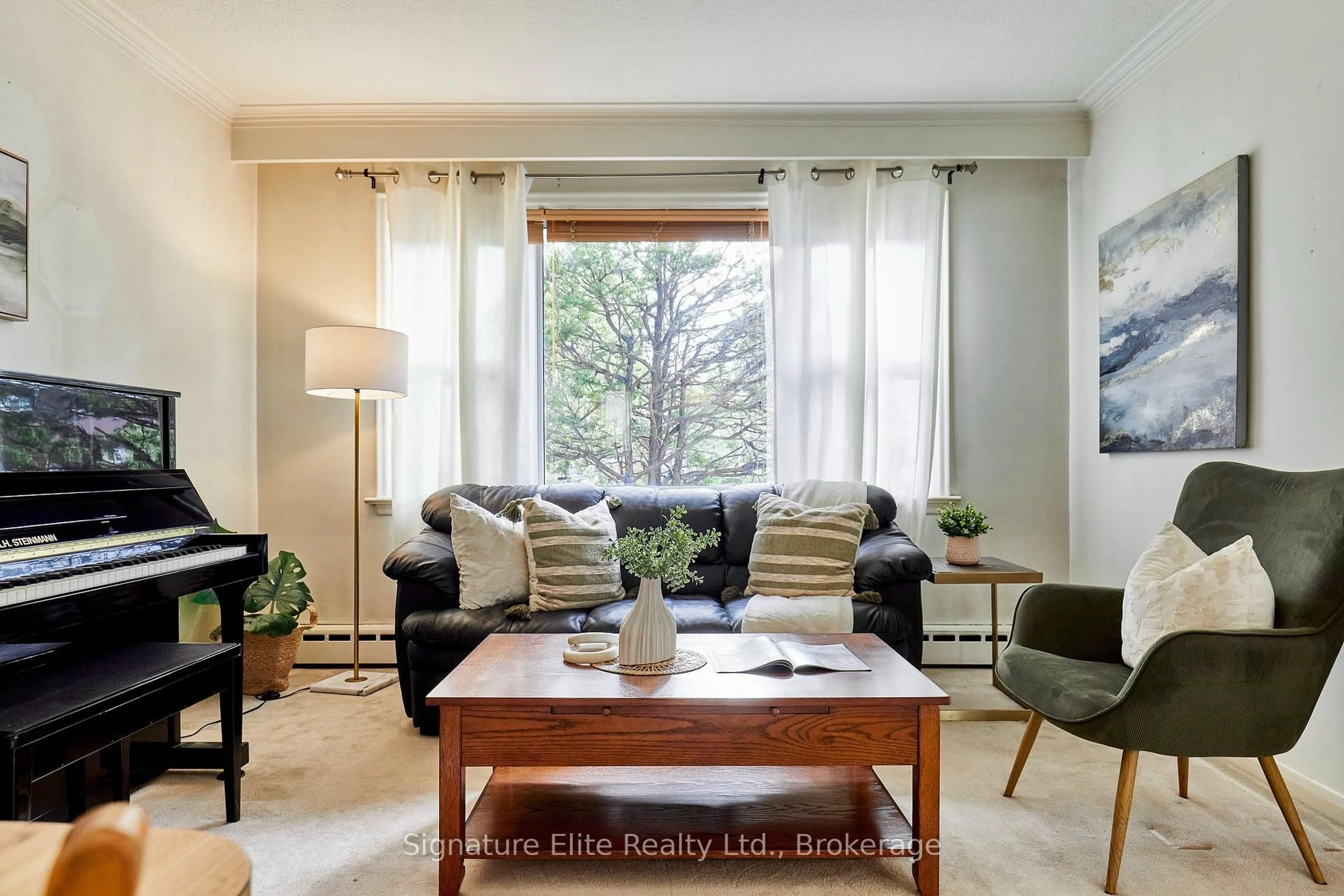 Living room with furniture, wood/laminate floor for 15 Bonny Lynn Crt, Toronto Ontario M1K 3A5