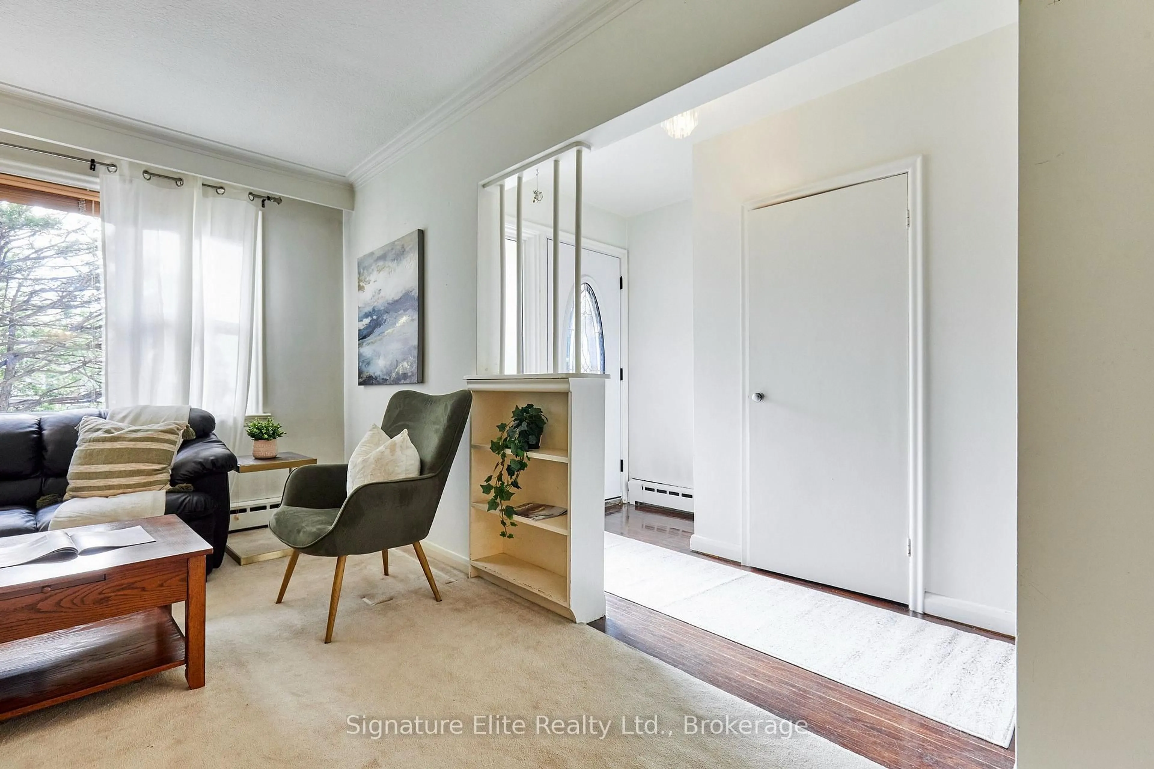 Indoor entryway for 15 Bonny Lynn Crt, Toronto Ontario M1K 3A5