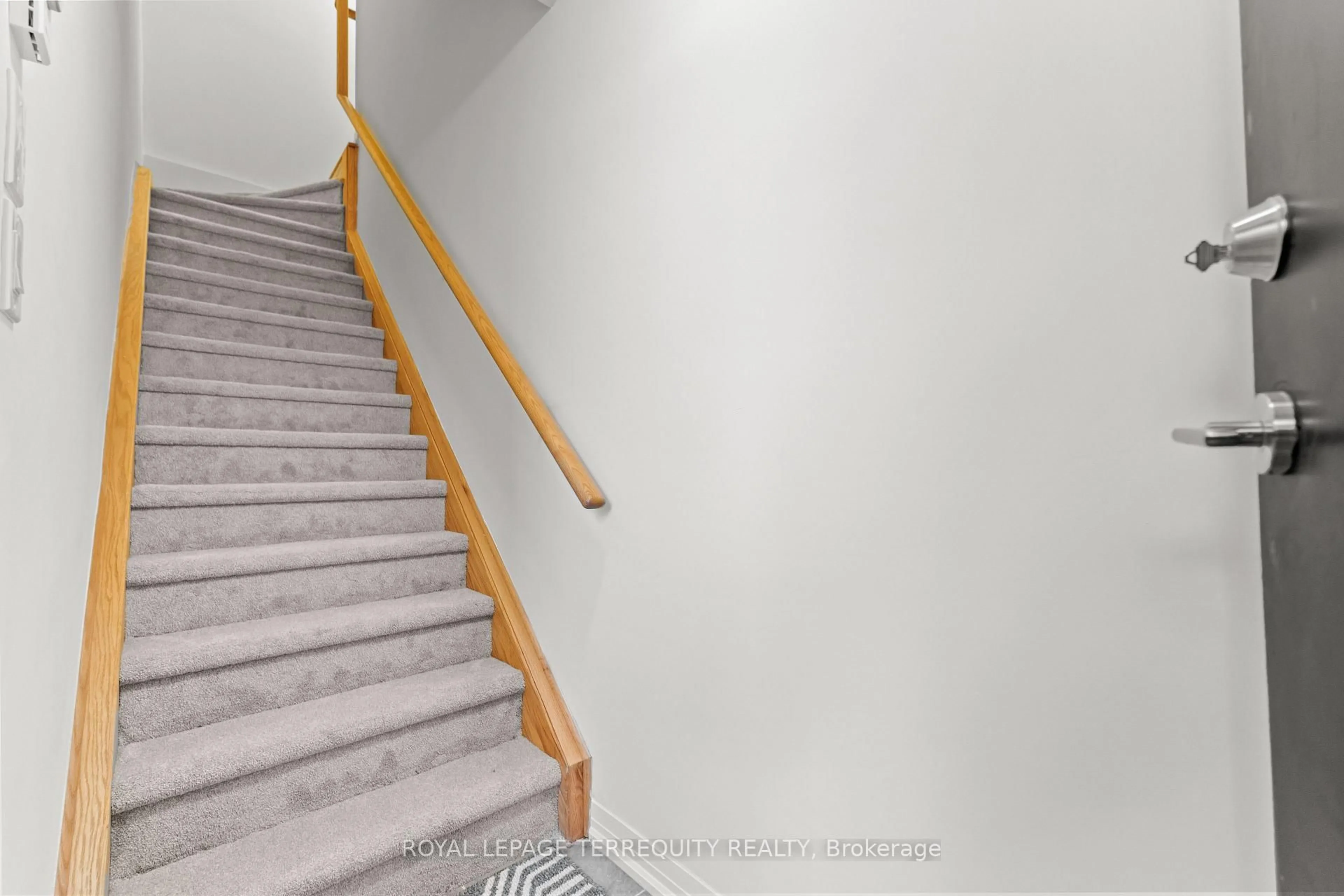 trreb/IMG-E13757542_9a2657e9-ab90-4458-bf5b-dd025506e8af-l.jpg