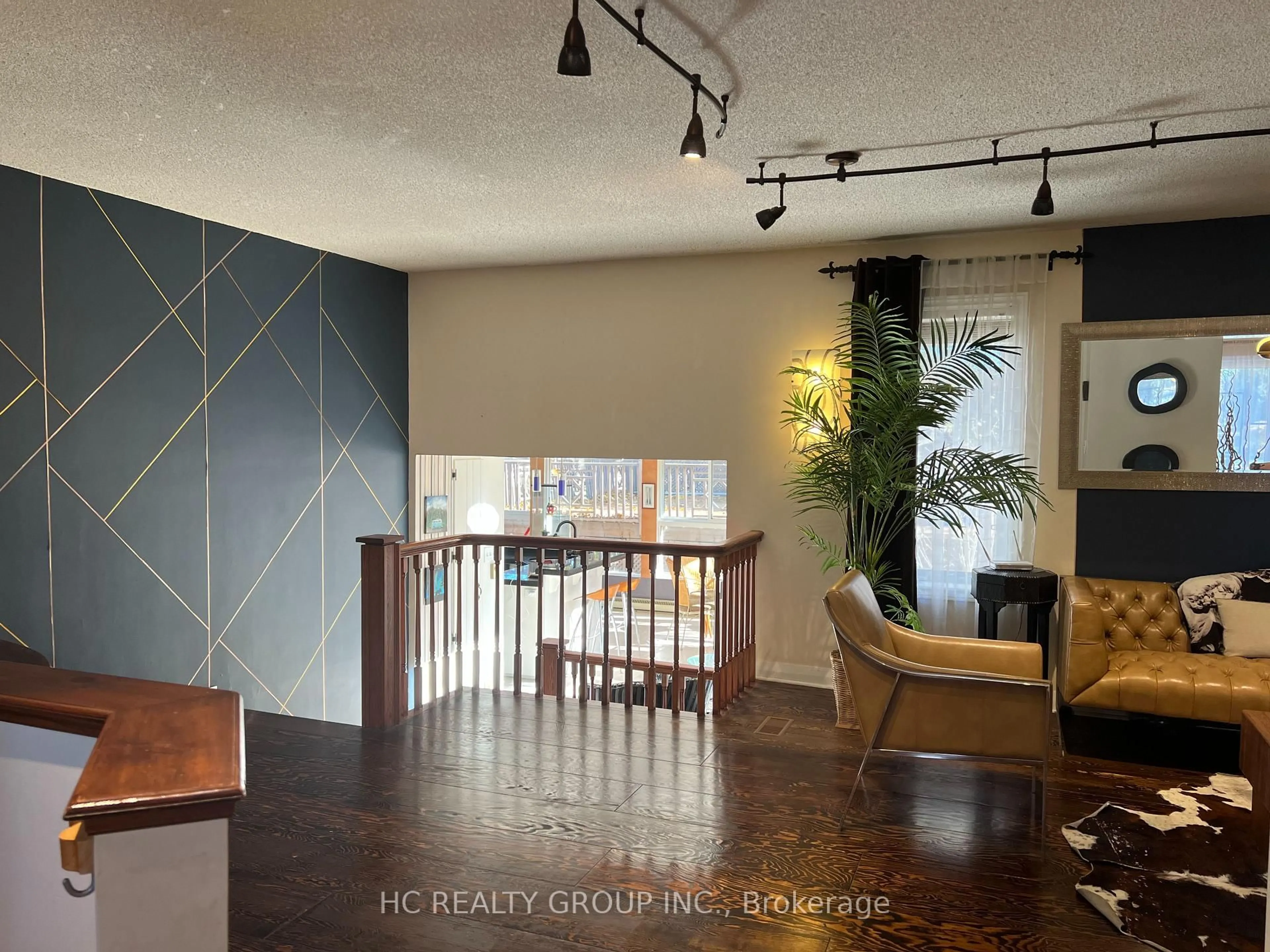 Indoor entryway for 75 Shilton Rd, Toronto Ontario M1S 2J8