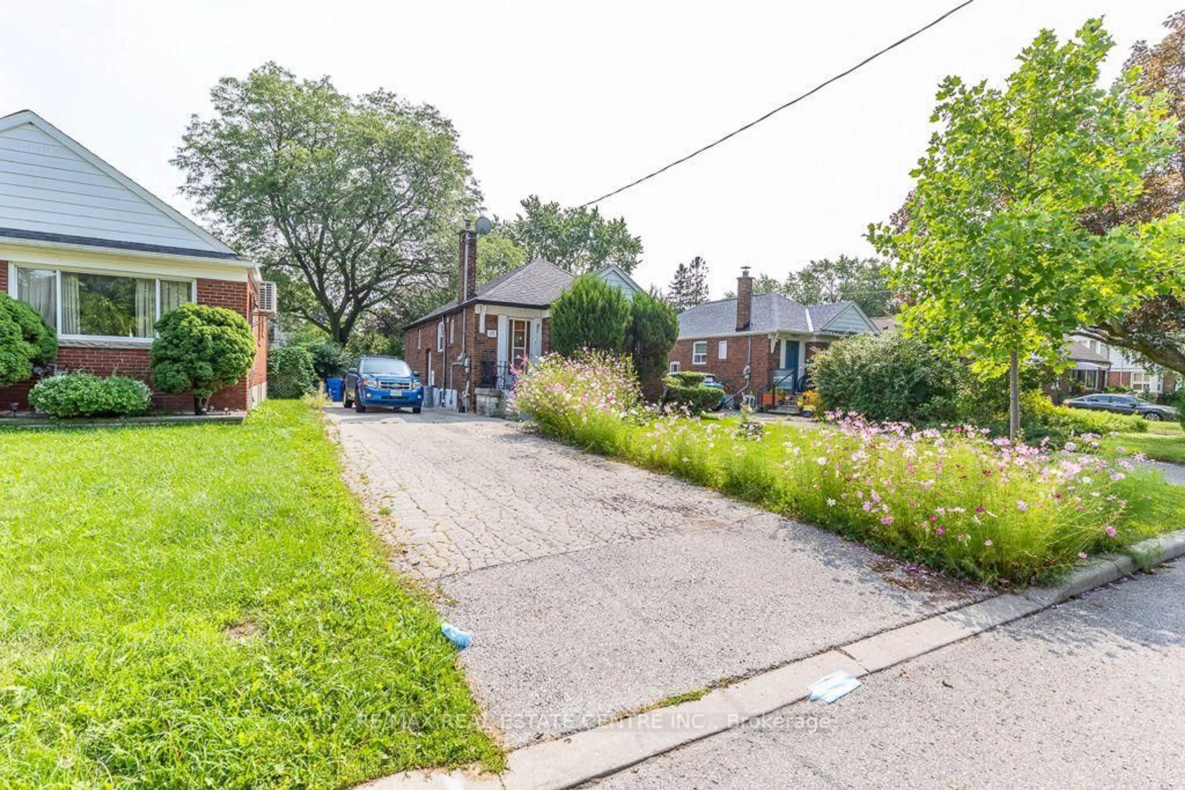 Unknown for 27 Innismore Cres, Toronto Ontario M1R 1C8